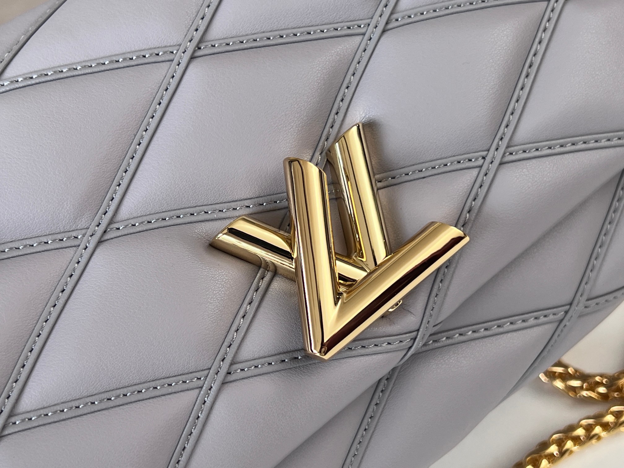 L0*is V*t0n M22895 GO-14 MM Gray 9.1 x 6.3 x 3.9 inches