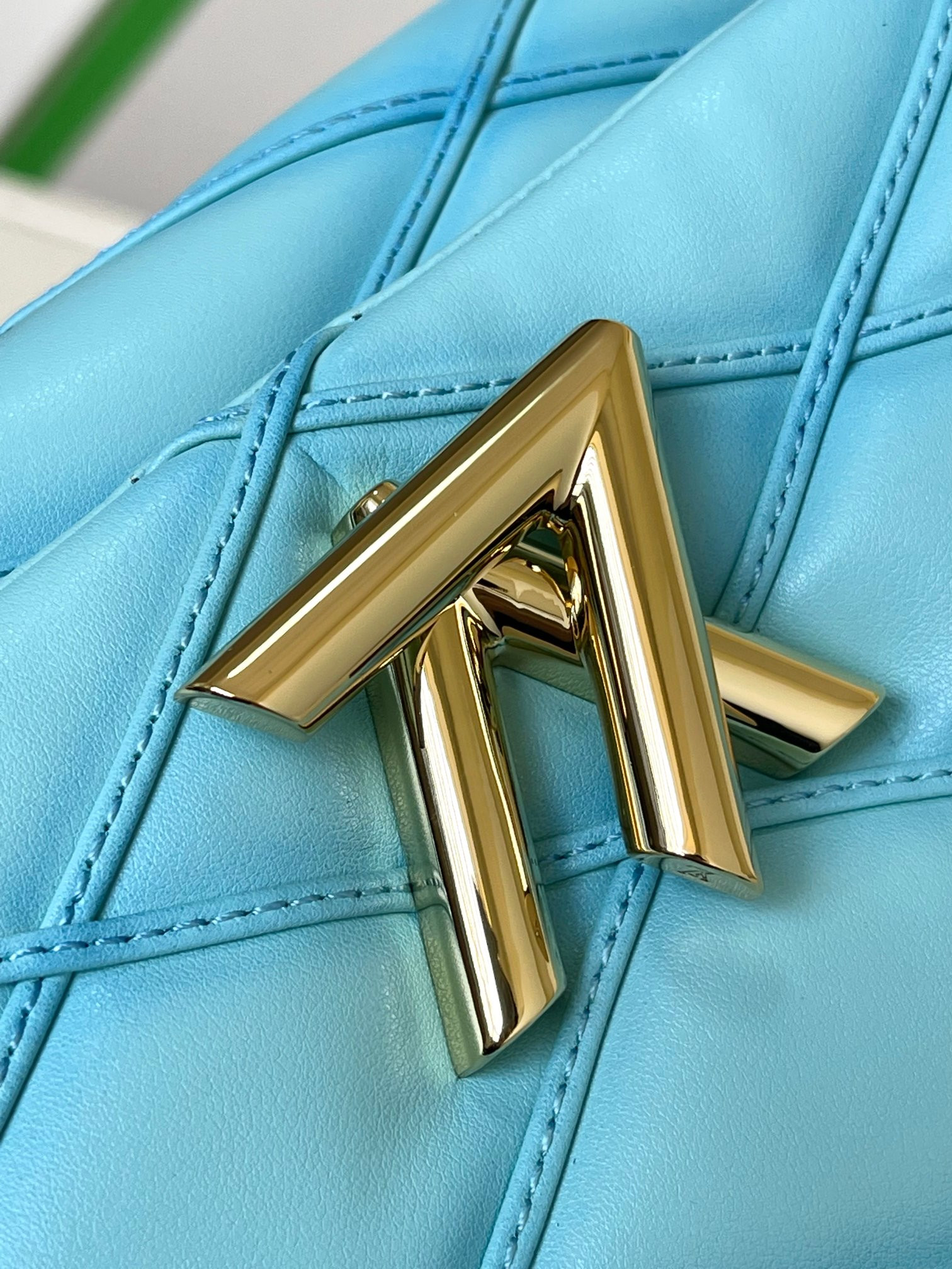 L0*is V*t0n M23682 GO-14 MM 9.1 x 6.3 x 3.9 inches