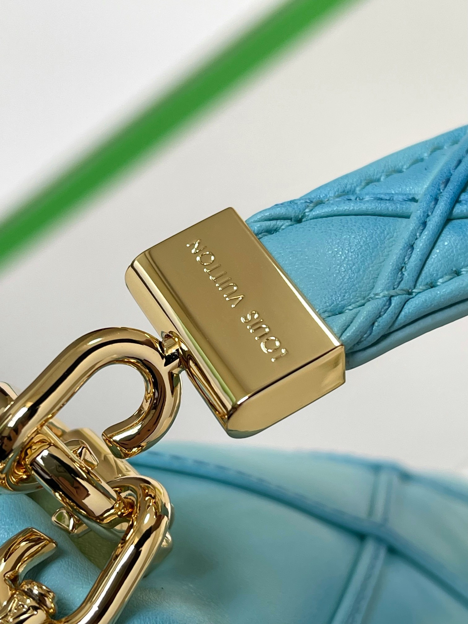 L0*is V*t0n M23682 GO-14 MM 9.1 x 6.3 x 3.9 inches