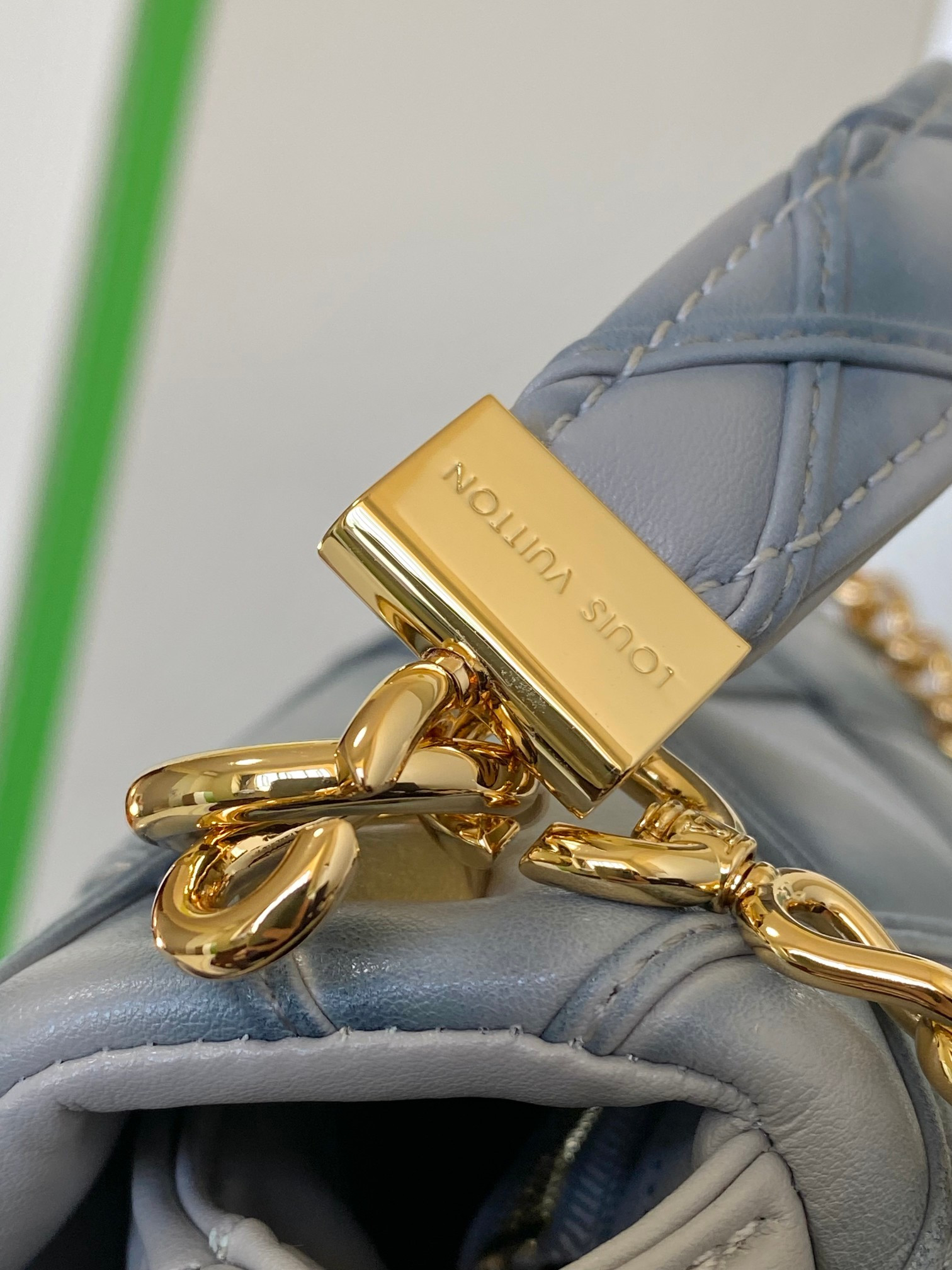 L0*is V*t0n M24186 GO-14 MM 9.1 x 6.3 x 3.9 inches