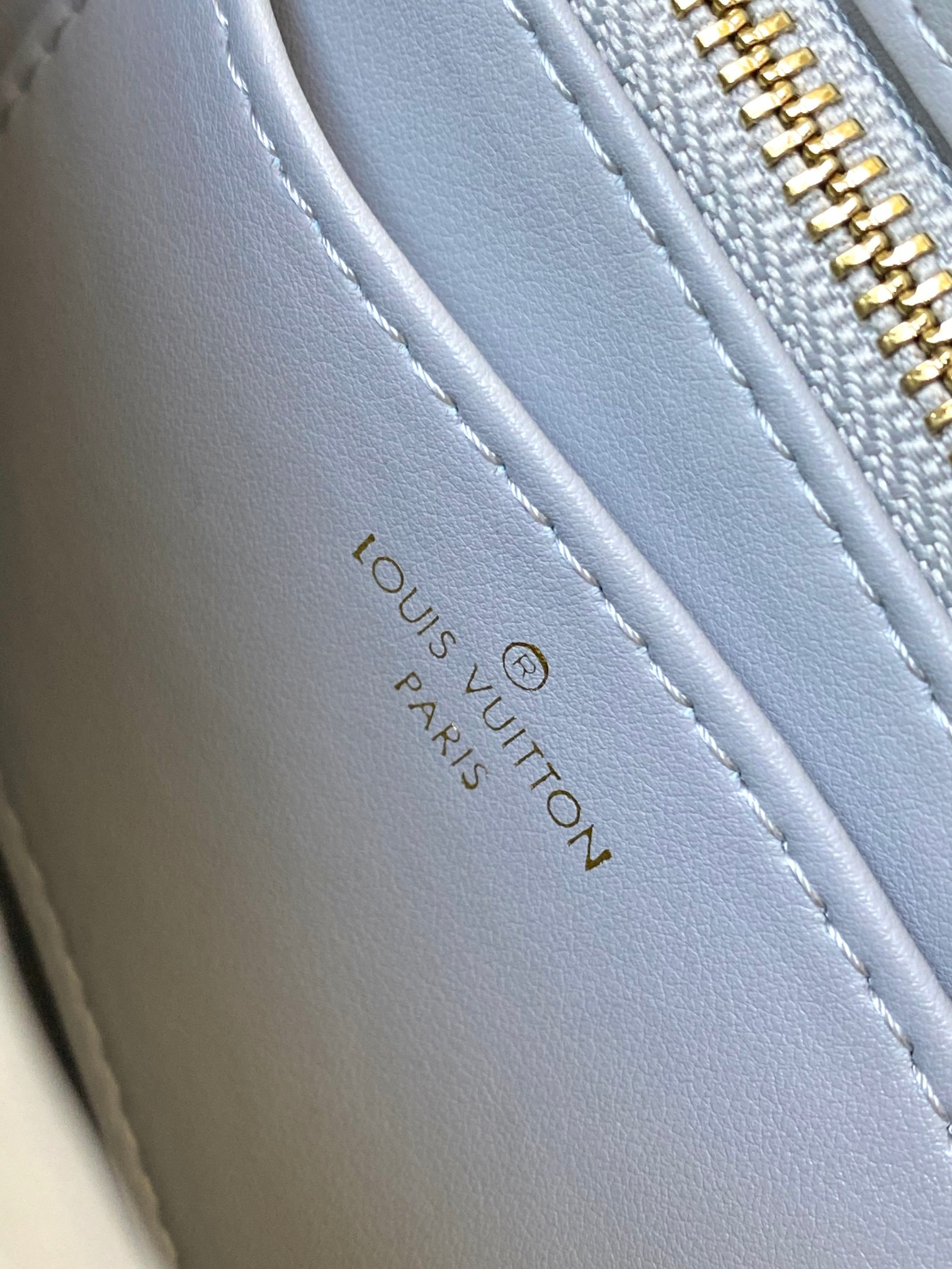 L0*is V*t0n M24186 GO-14 MM 9.1 x 6.3 x 3.9 inches