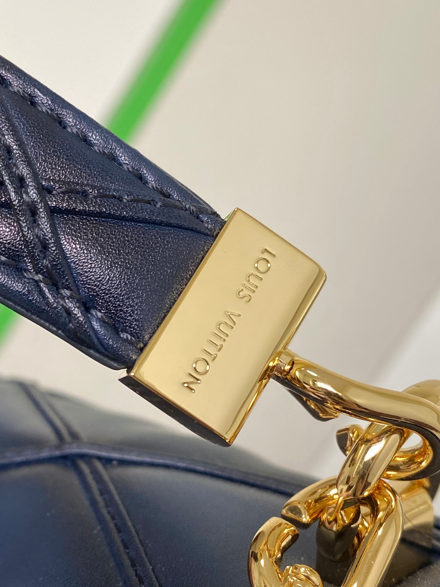 L0*is V*t0n M14956 GO-14 MM 9.1 x 6.3 x 3.9 inches