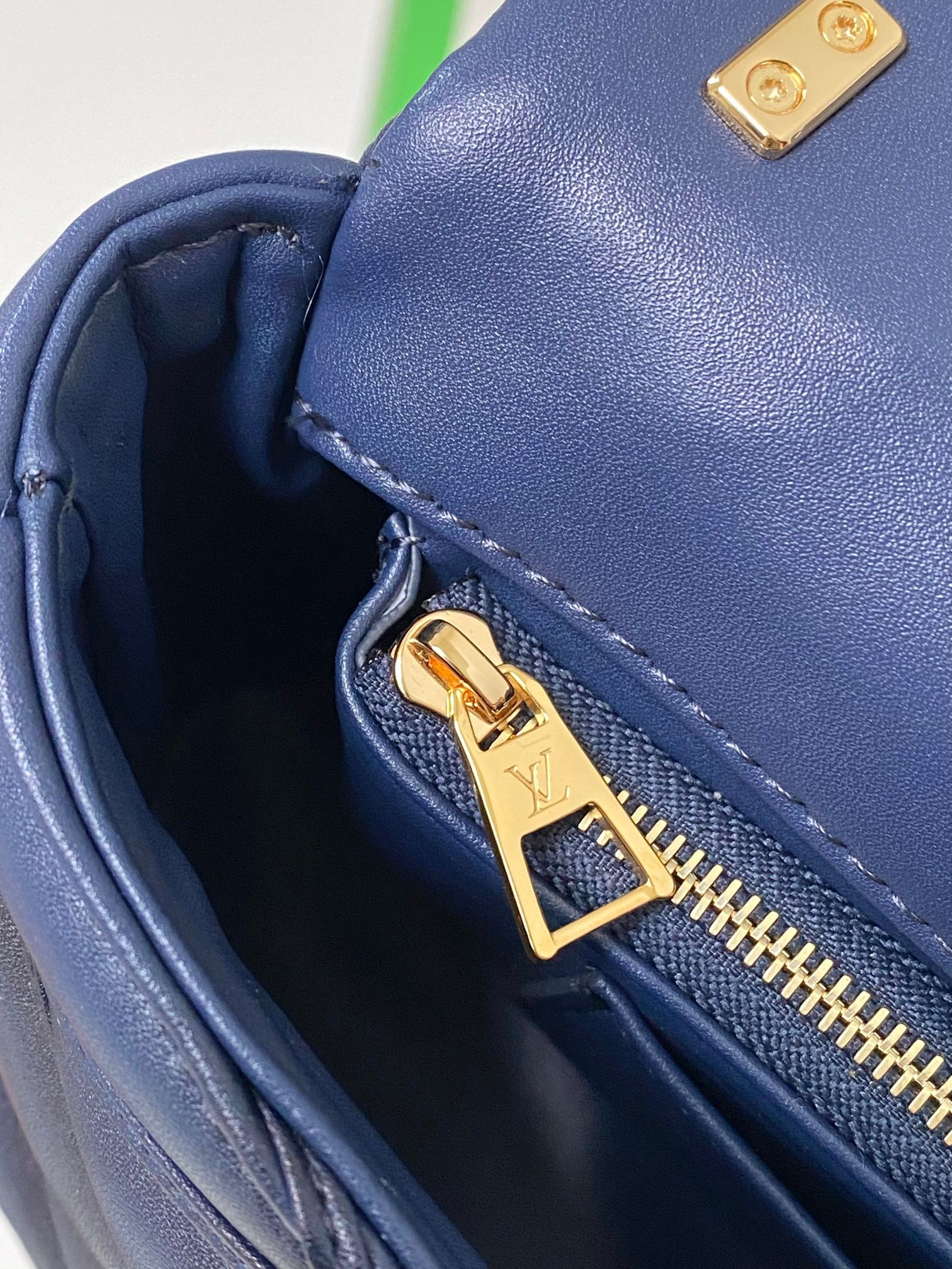 L0*is V*t0n M14956 GO-14 MM 9.1 x 6.3 x 3.9 inches