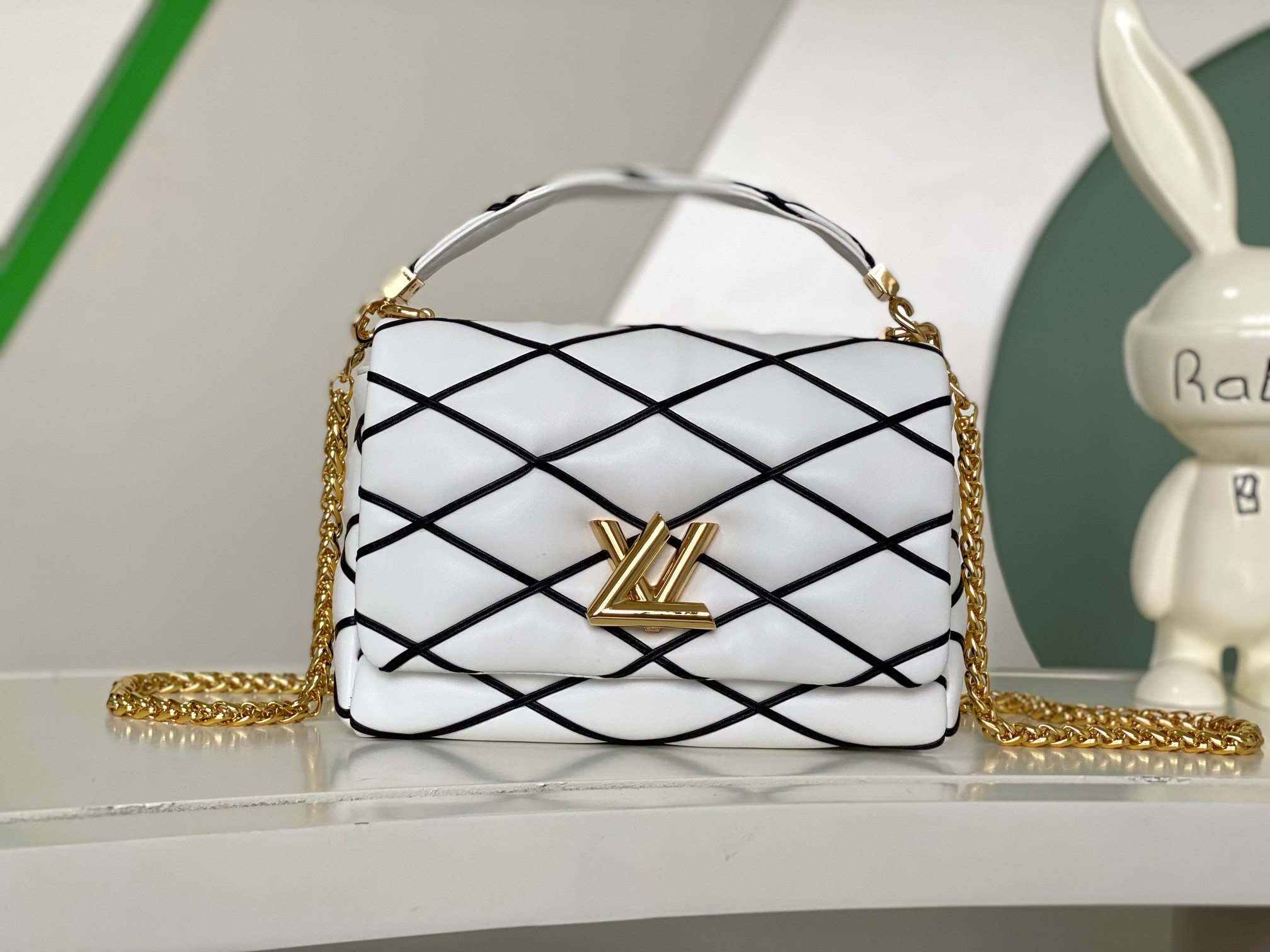 L0*is V*t0n M22890 GO-14 MM 9.1 x 6.3 x 3.9 inches