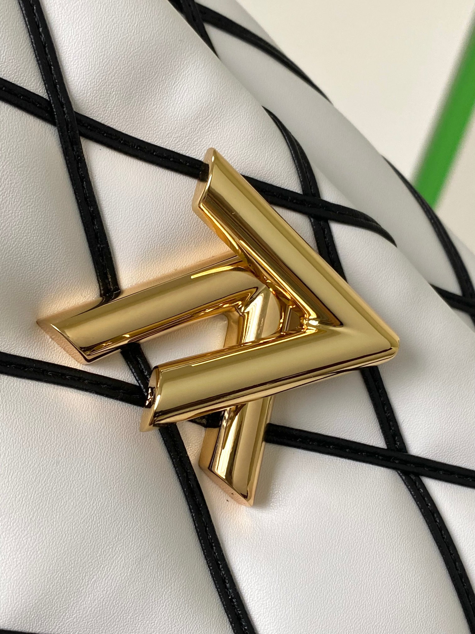 L0*is V*t0n M22890 GO-14 MM 9.1 x 6.3 x 3.9 inches