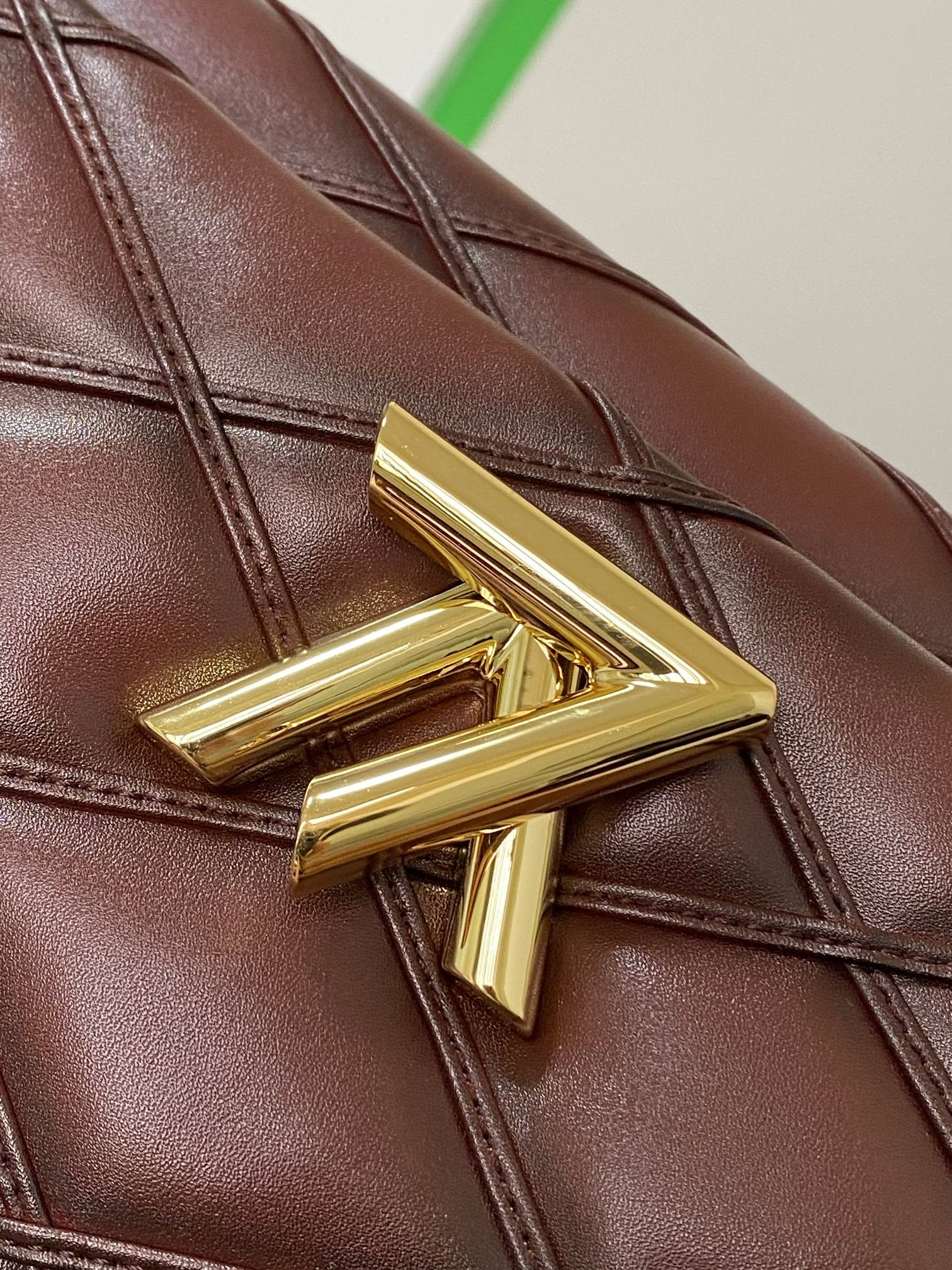 L0*is V*t0n M23601 GO-14 MM 9.1 x 6.3 x 3.9 inches