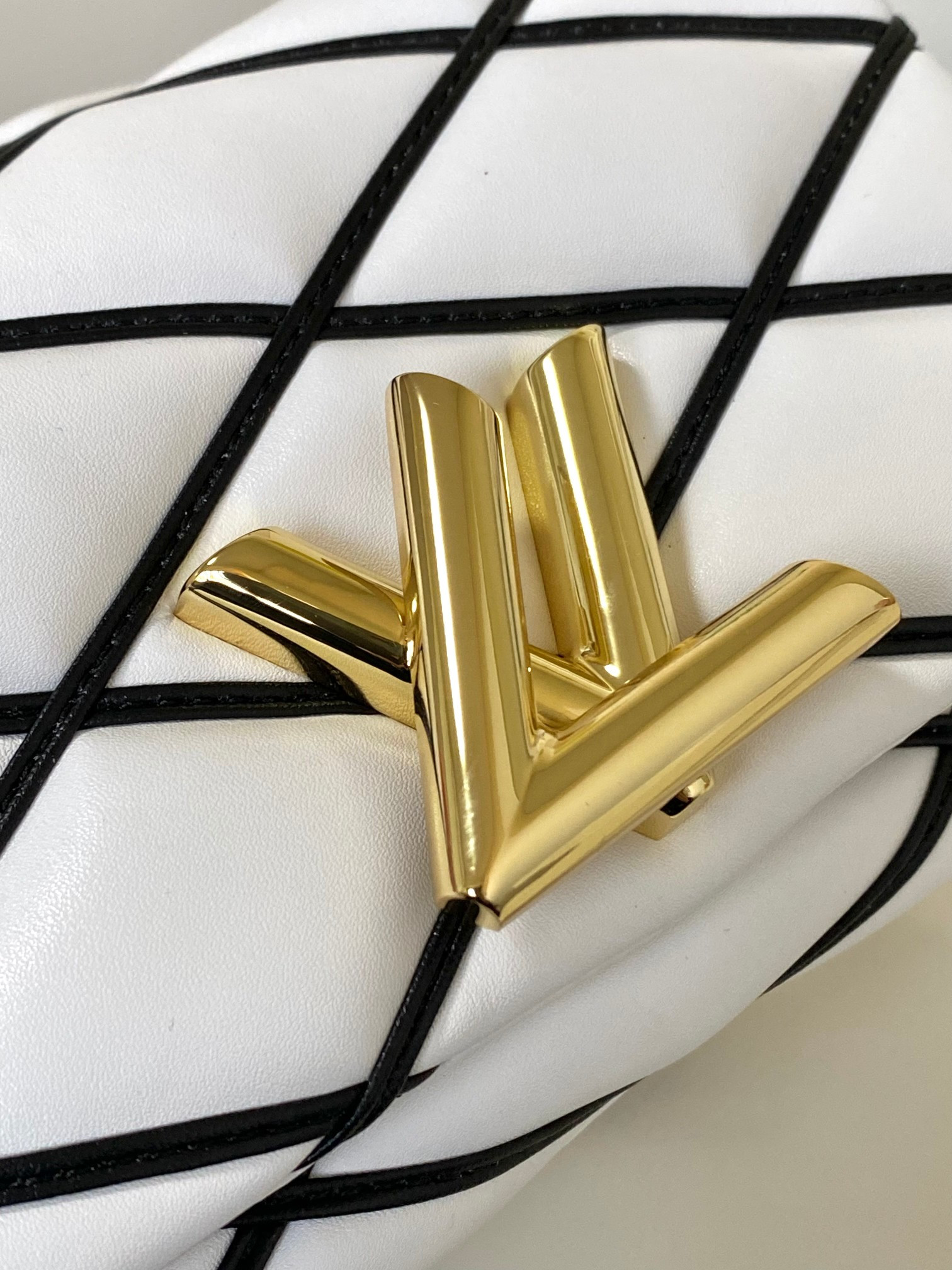 L0*is V*t0n M23762 Pico GO-14 5.9 x 3.9 x 2.6 inches