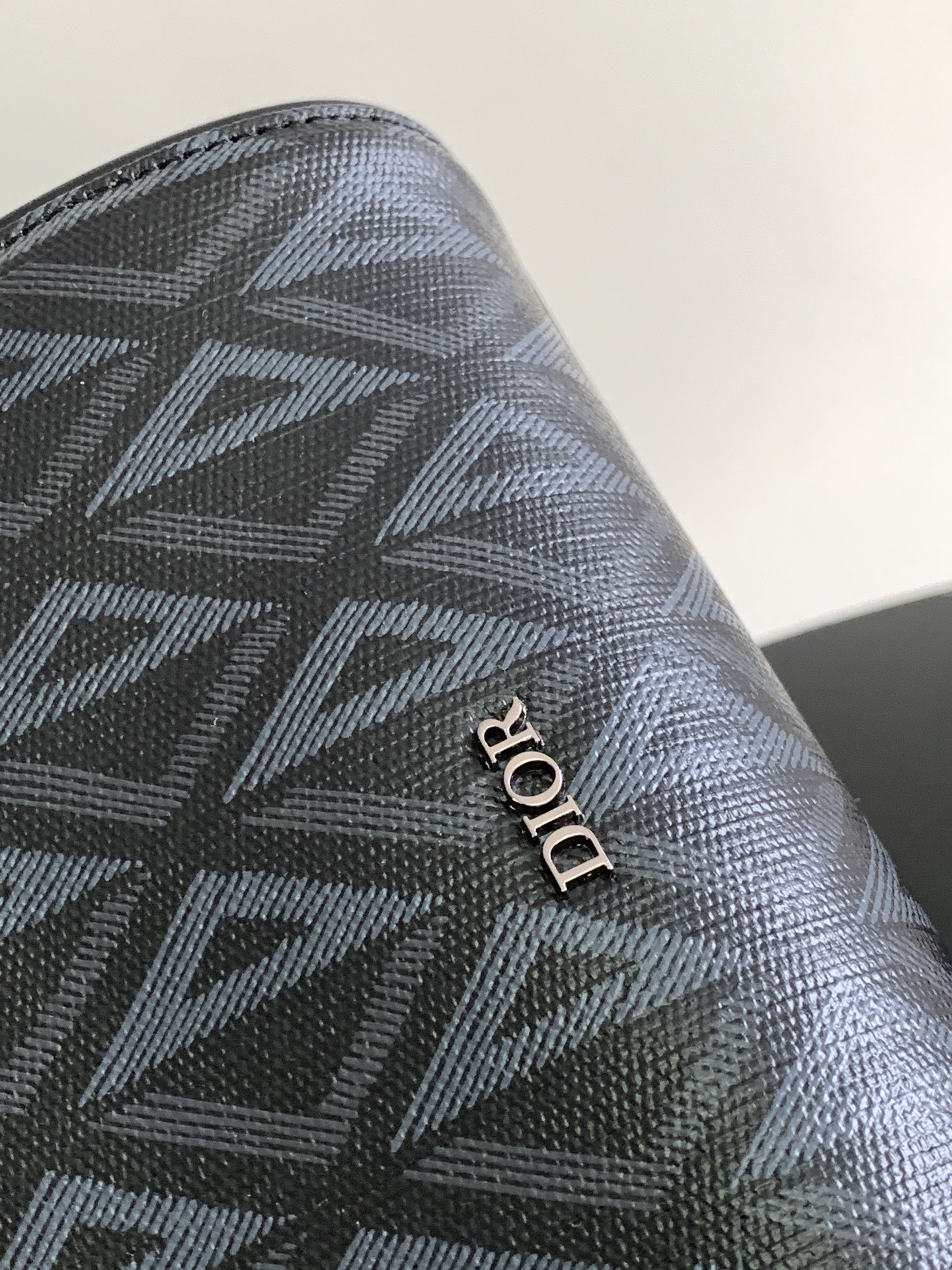 D*0r Lingot Toiletry Bag Mirage Technical Fabric 8.5 x 5 x 4 inches