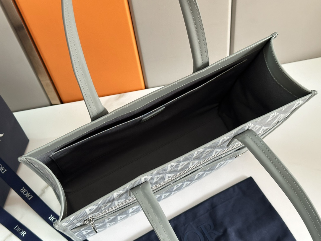 D*0r Safari Tote Bag Gray In Grained Calfskin 15.5 x 14 x 4.5 inches