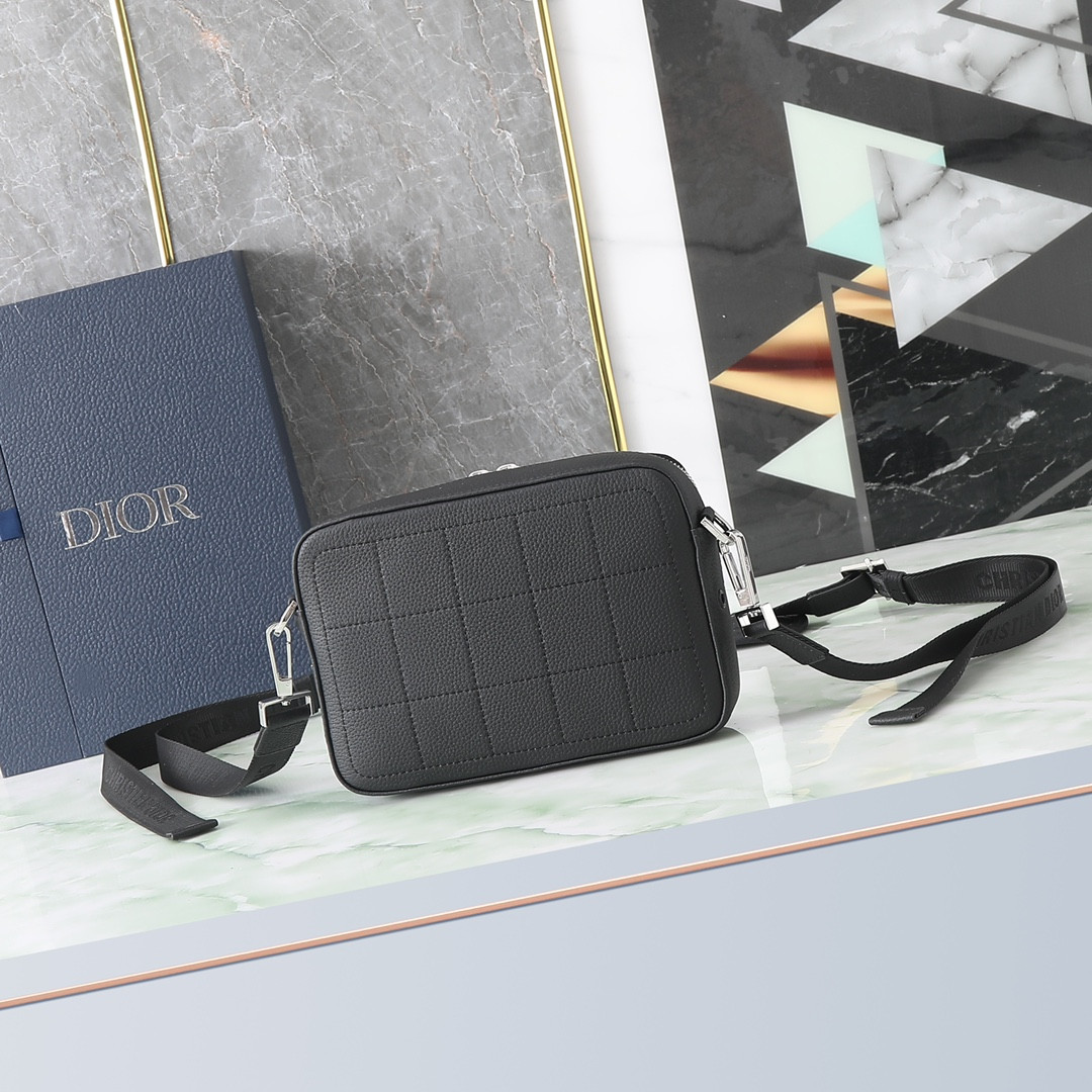 D*0r Safari Bag with Strap Black 8.5 x 6 x 2.5 inches