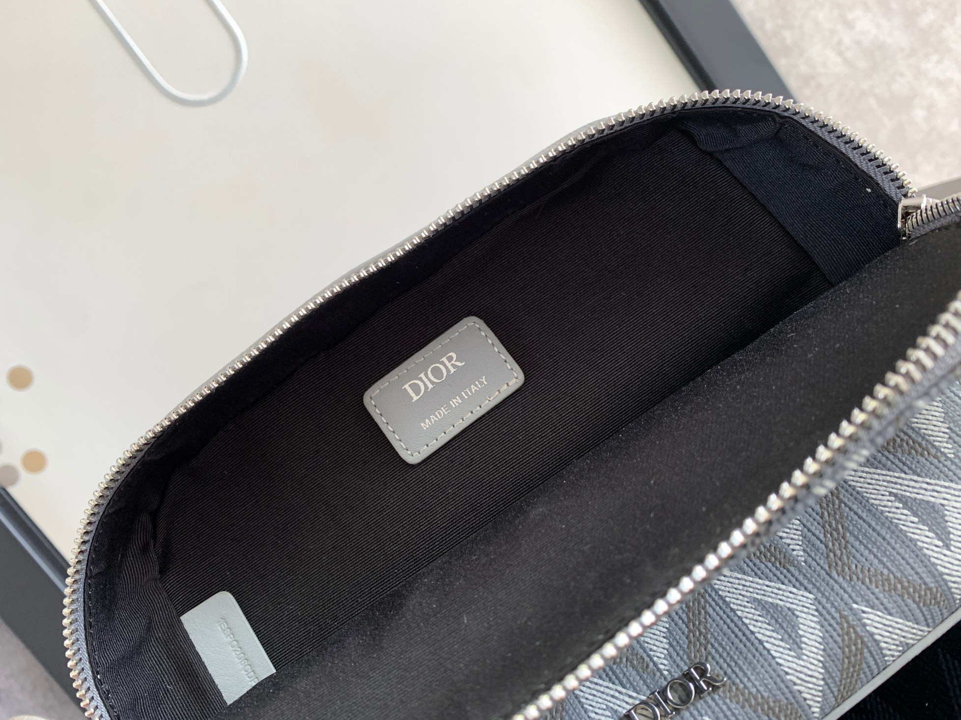 D*0r Safari Bag with Strap light Gray 8.5 x 6 x 2.5 inches