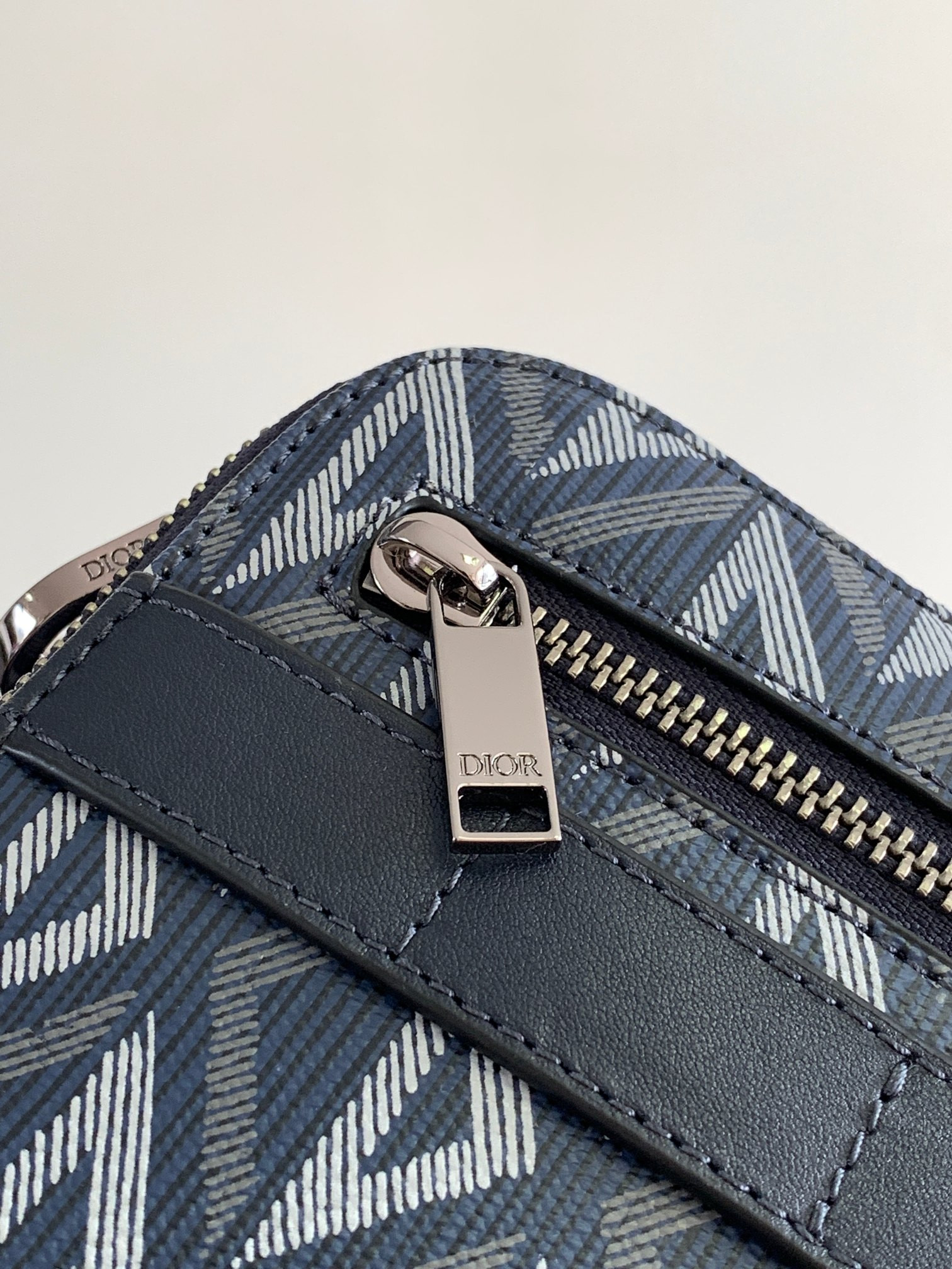 D*0r Safari Bag with Strap Blue white 8.5 x 6 x 2.5 inches