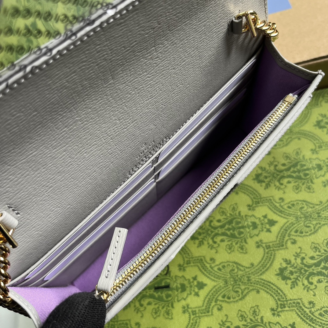 CHAIN WALLET WITH G*u*i SCRIPT LIGHT GREY 7.8"W x 5"H x 1.6"D