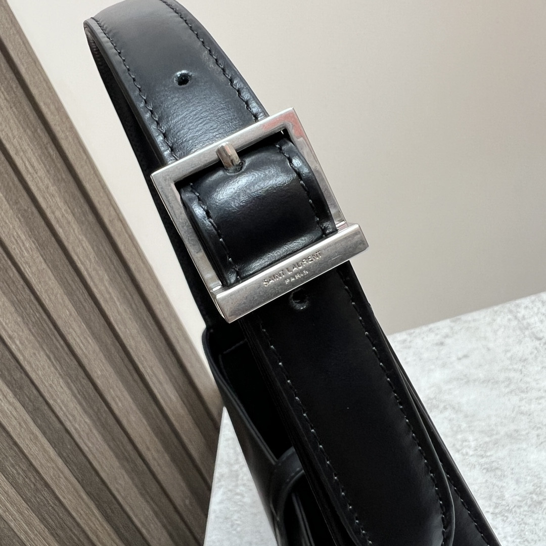 Y*L LE 5 À 7 IN SMOOTH LEATHER NOIR SILVER 9 X 6.3 X 2.5 INCHES