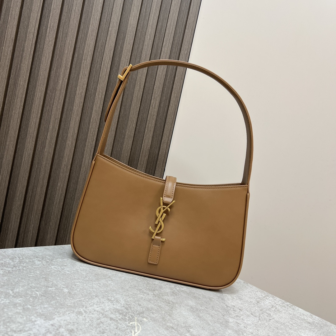 Y*L LE 5 À 7 IN SMOOTH LEATHER COFFEE 9 X 6.3 X 2.5 INCHES