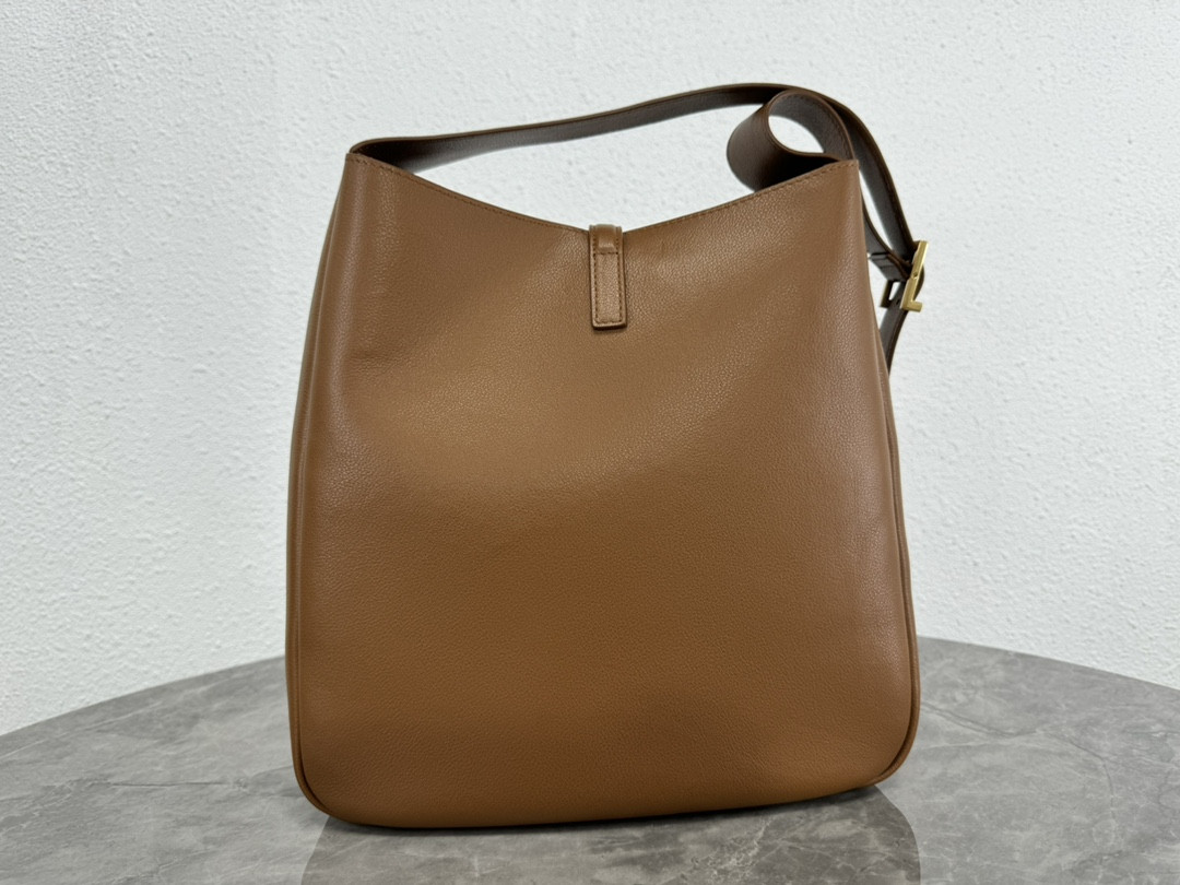 Y*L LE 5 À 7 S*pPLE LARGE IN SMOOTH LEATHER DUSTY GREY 11.8" X 11" X 4.3"