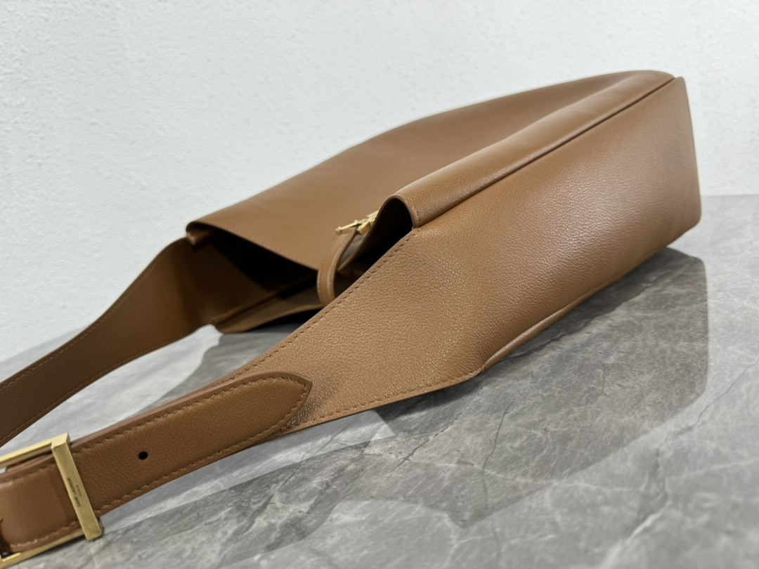 Y*L LE 5 À 7 S*pPLE LARGE IN SMOOTH LEATHER DUSTY GREY 11.8" X 11" X 4.3"