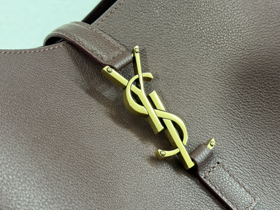 Y*L LE 5 À 7 S*pPLE LARGE IN SMOOTH LEATHER DARK RED 11.8" X 11" X 4.3"