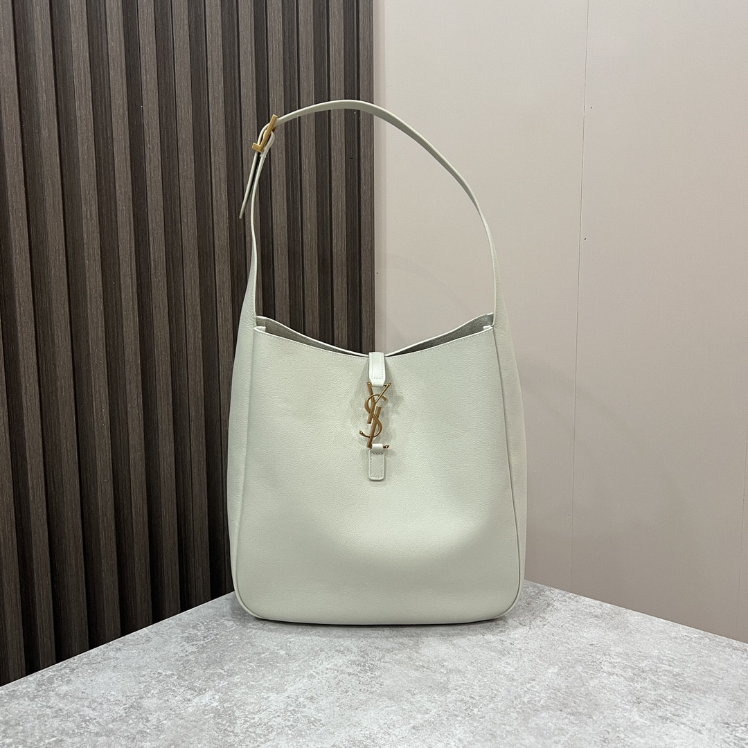 Y*L LE 5 À 7 S*pPLE LARGE IN SMOOTH LEATHER BLANC VINTAGE 11.8" X 11" X 4.3"