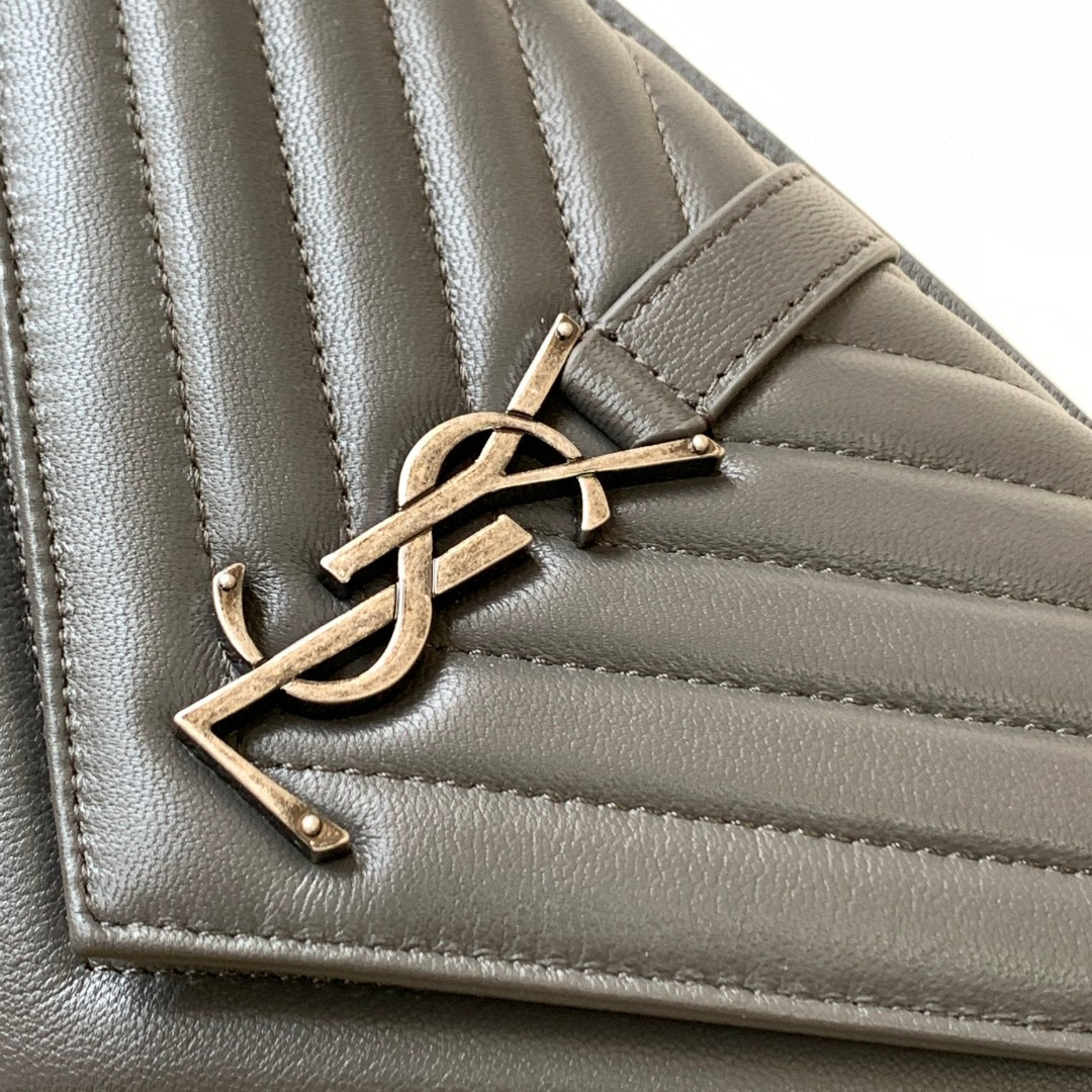 Y*L COLLEGE MEDIUM IN QUILTED LEATHER 9.4 X 6.6 X 2.5 INCHES