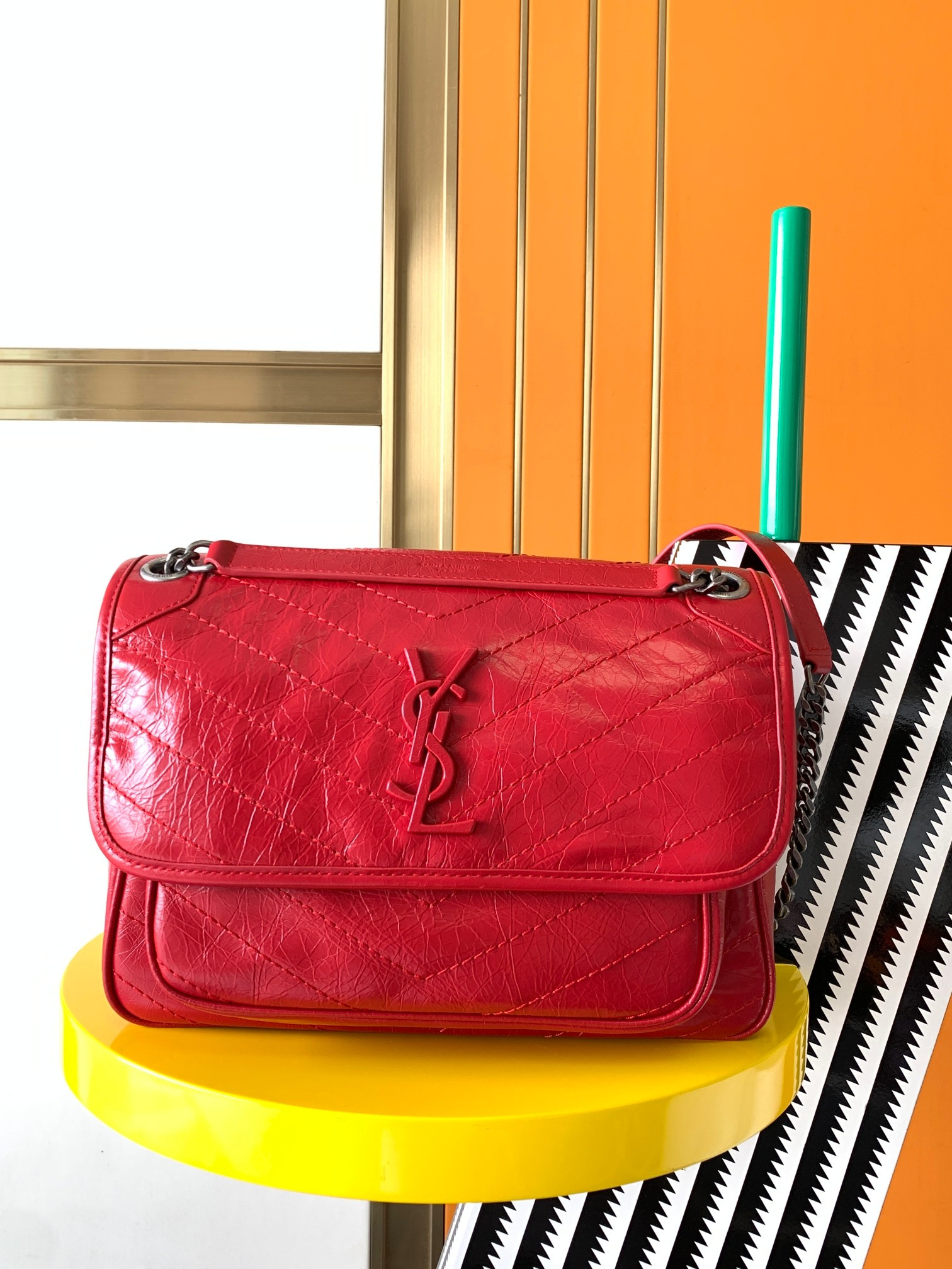 Y*L NIKI MEDIUM IN VINTAGE LEATHER SHINY RED 11 X 7.8 X 3.3 INCHES