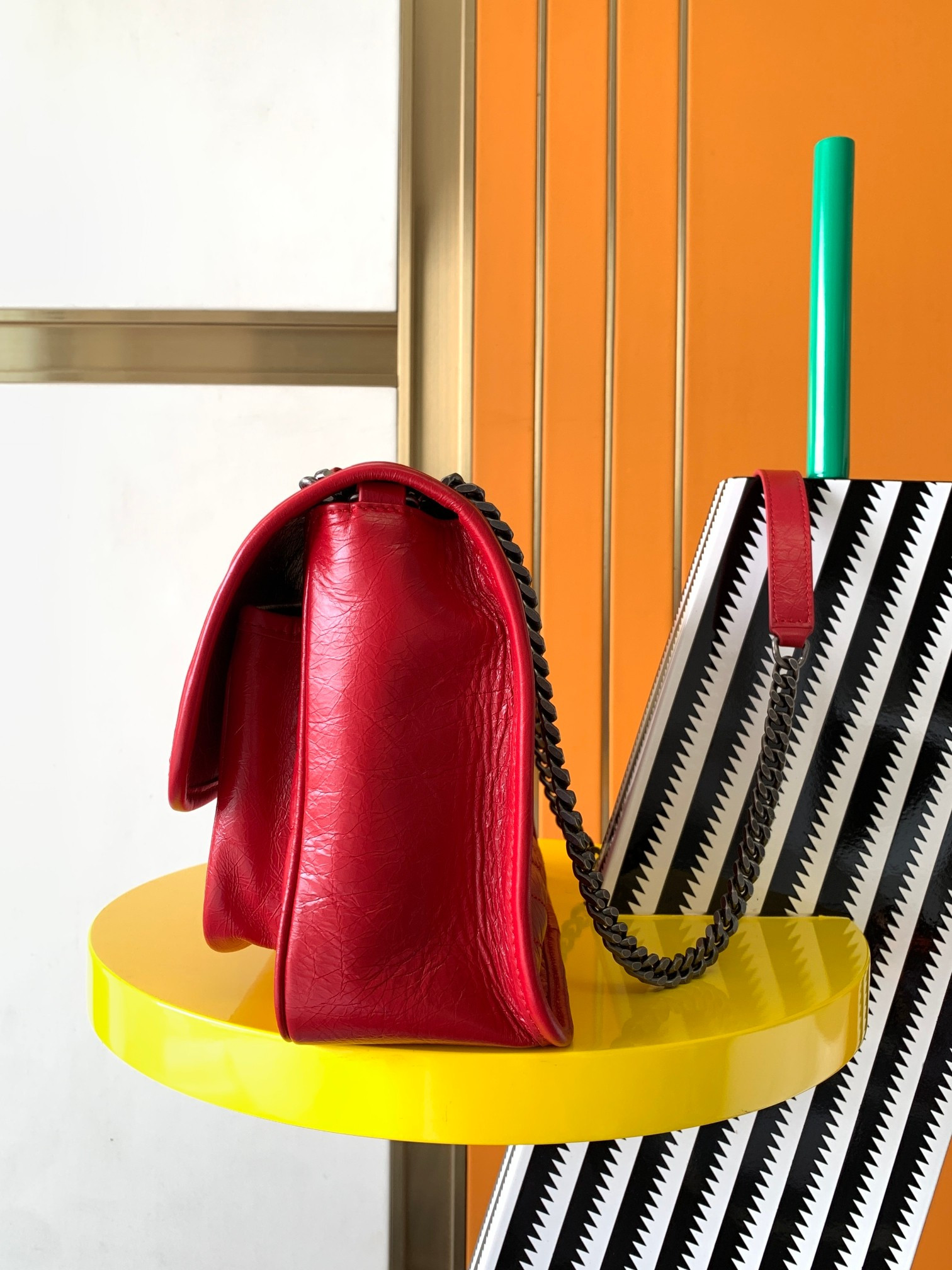 Y*L NIKI MEDIUM IN VINTAGE LEATHER SHINY RED 11 X 7.8 X 3.3 INCHES