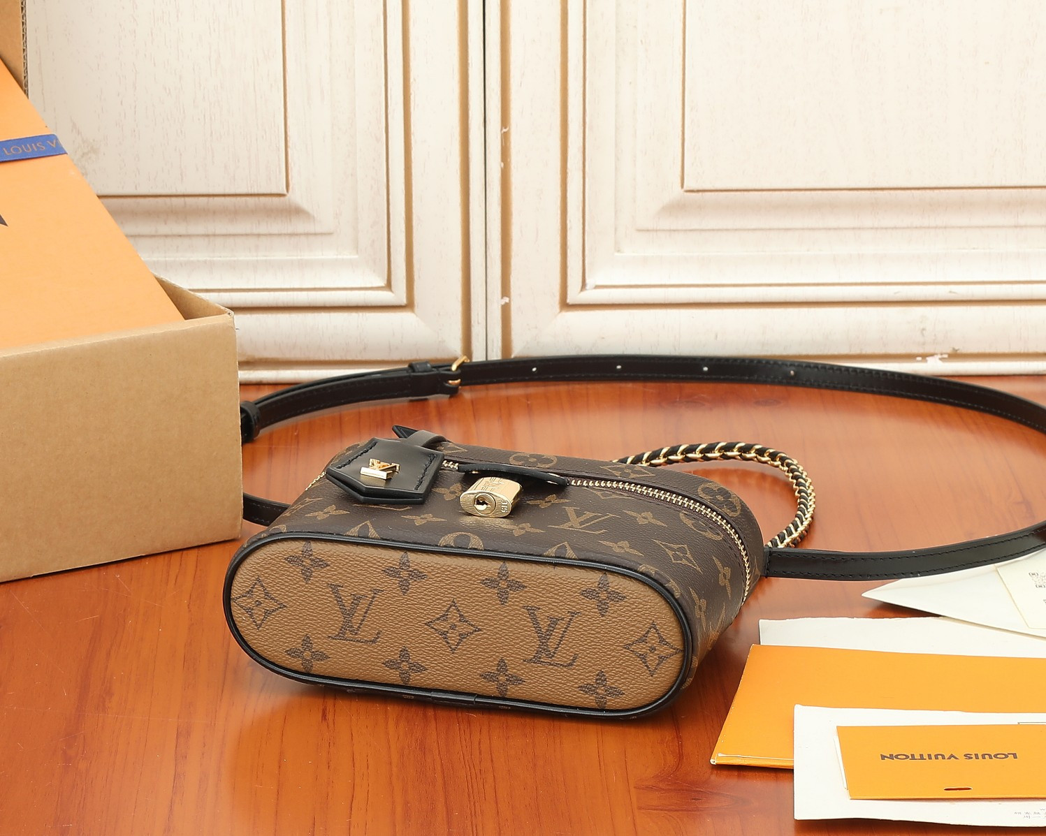 LV M47125 Vanity Chain Pouch 19 x 11.5 x 6.5 cm