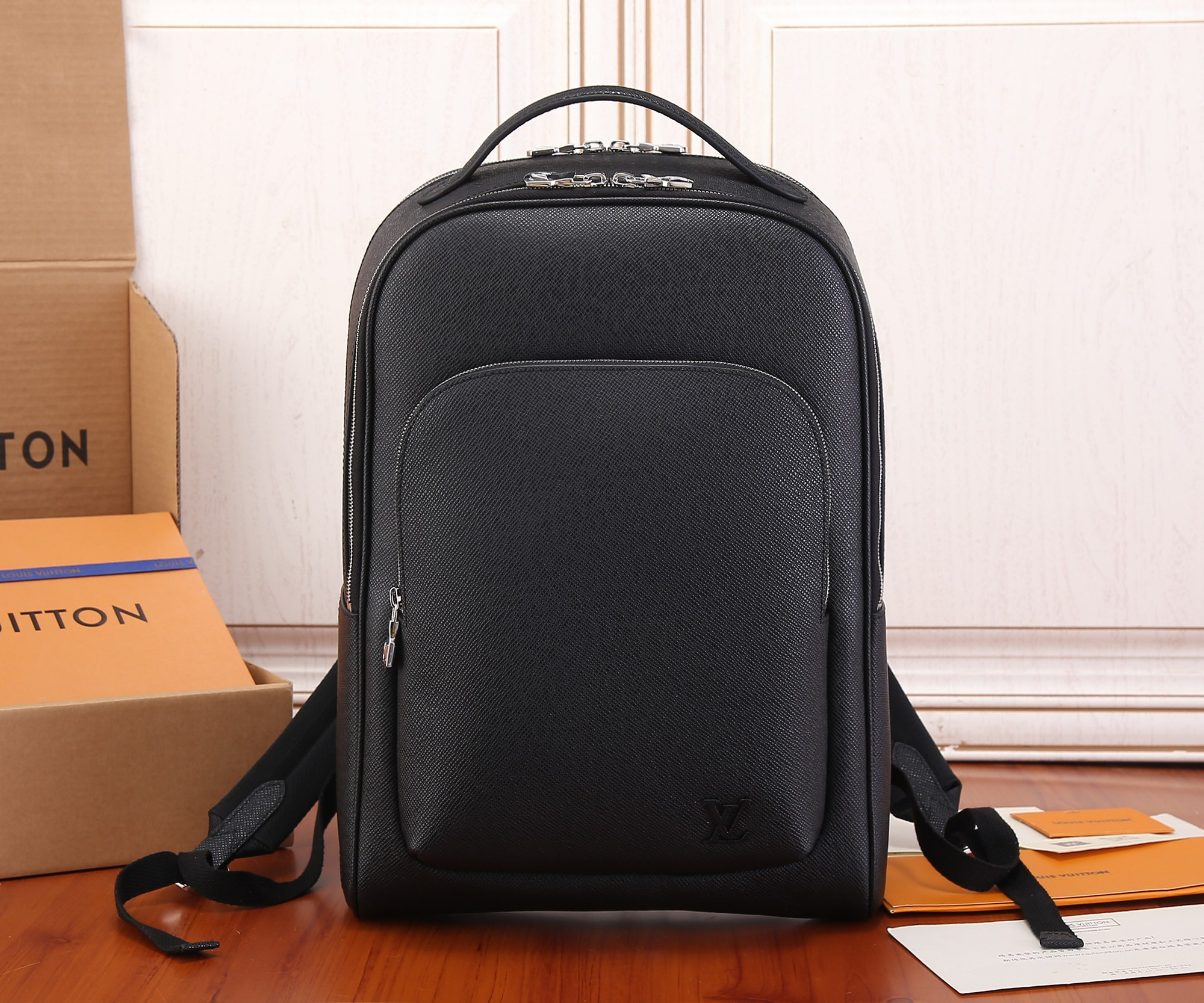 L0*is V*t0n M30977 Avenue Backpack 40 x 31 x 15 cm