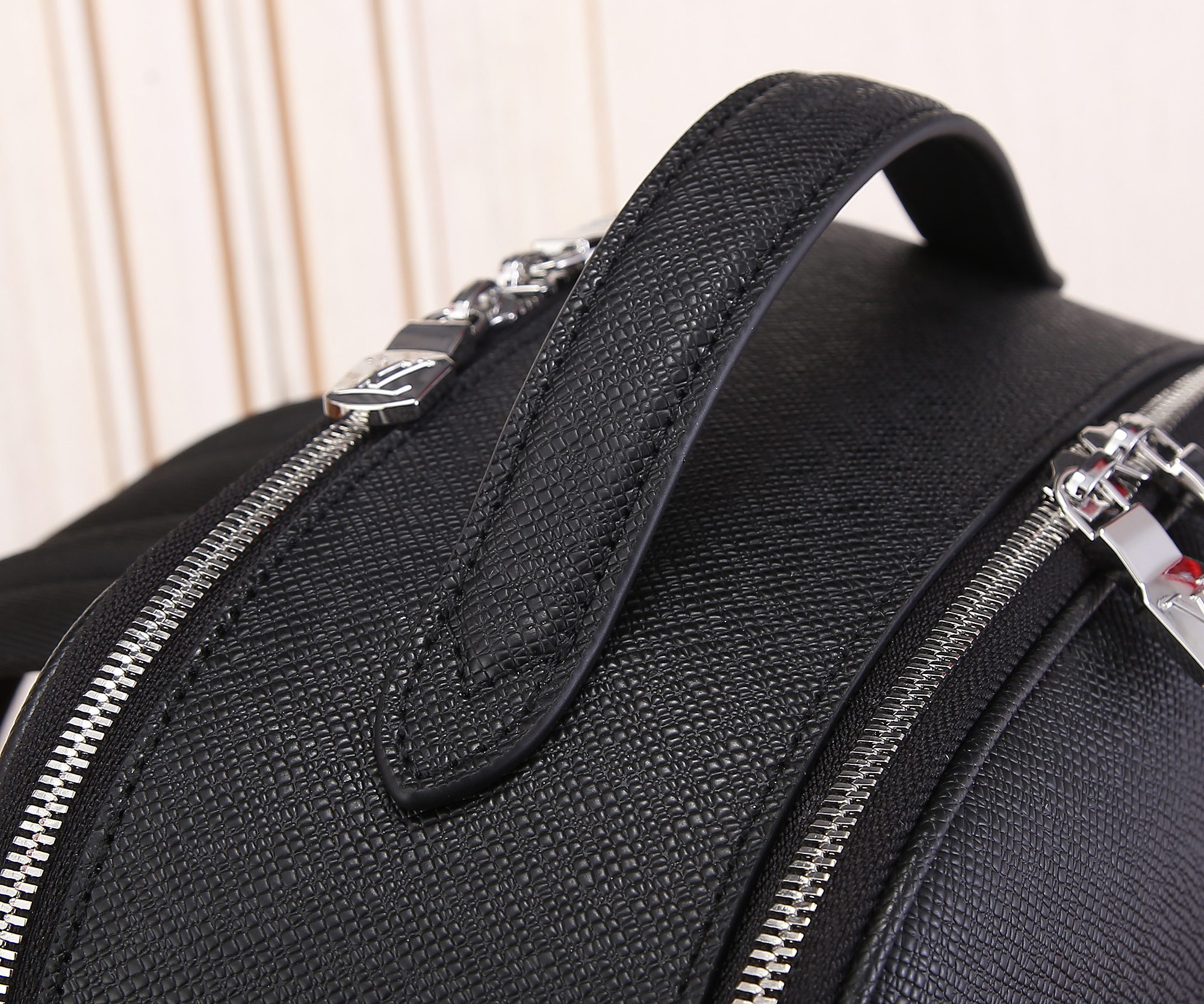 L0*is V*t0n M30977 Avenue Backpack 40 x 31 x 15 cm