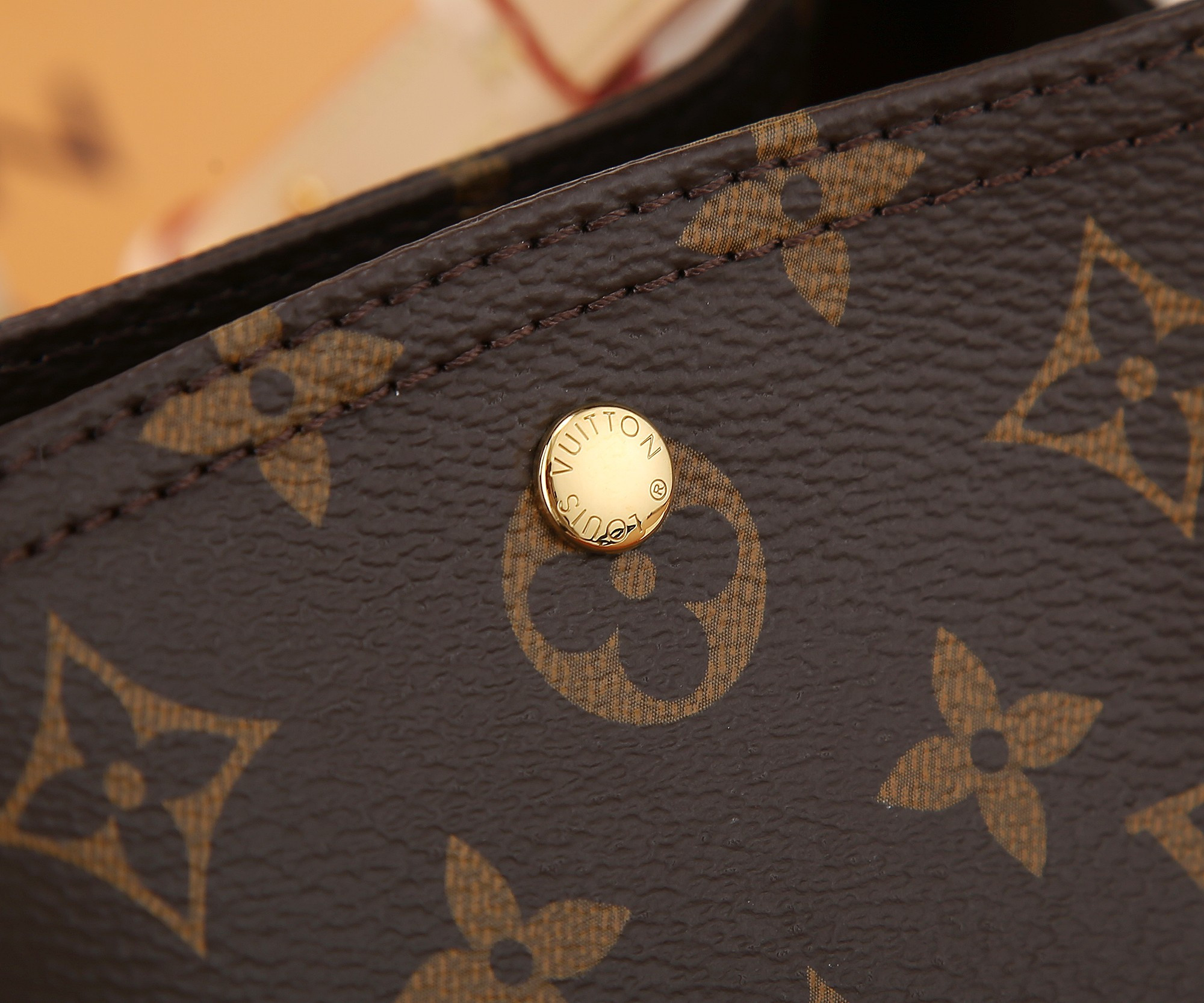 L0*is V*t0n M46816 Atlantis BB 17 x 17 x 7 cm