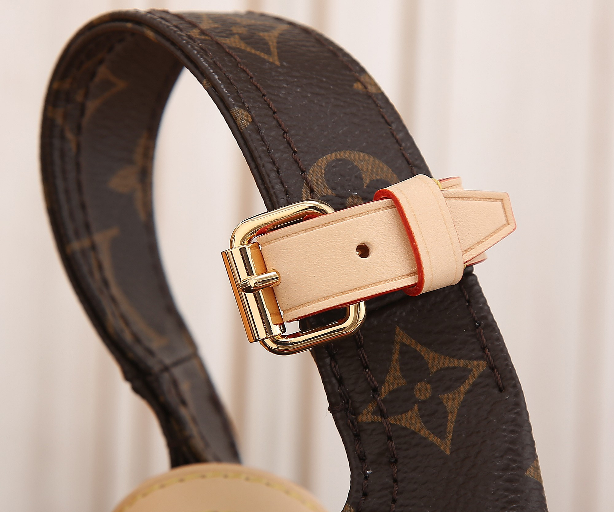 L0*is V*t0n M46816 Atlantis BB 17 x 17 x 7 cm