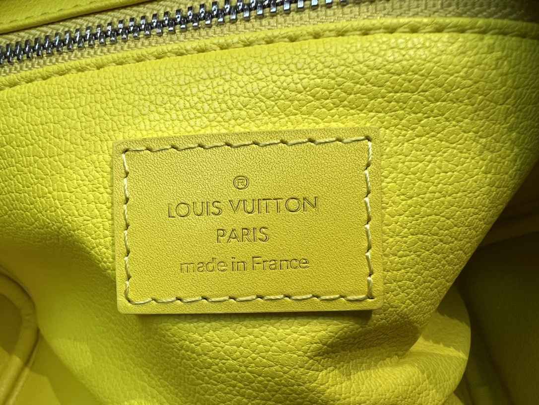 L0*is V*t0n M46764 Dopp Kit Toilet Pouch 28 x 15 x 16.5 cm