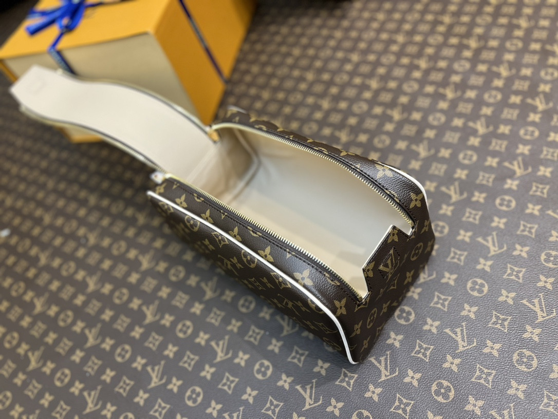 L0*is V*t0n M44494 Dopp Kit Toilet Pouch 28 x 15 x 16.5 cm