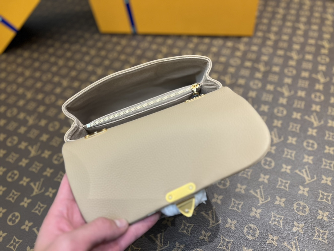 L0*is V*t0n M46040 Madeleine BB 9.4 x 6.7 x 3.3 inches