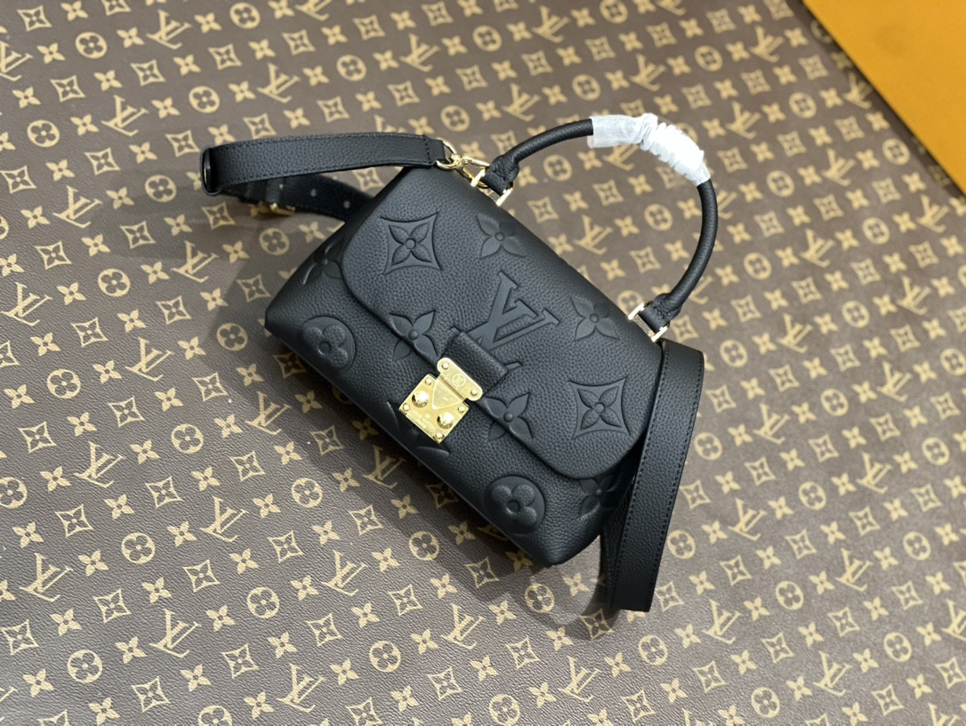 L0*is V*t0n M45977 Madeleine BB 9.4 x 6.7 x 3.3 inches