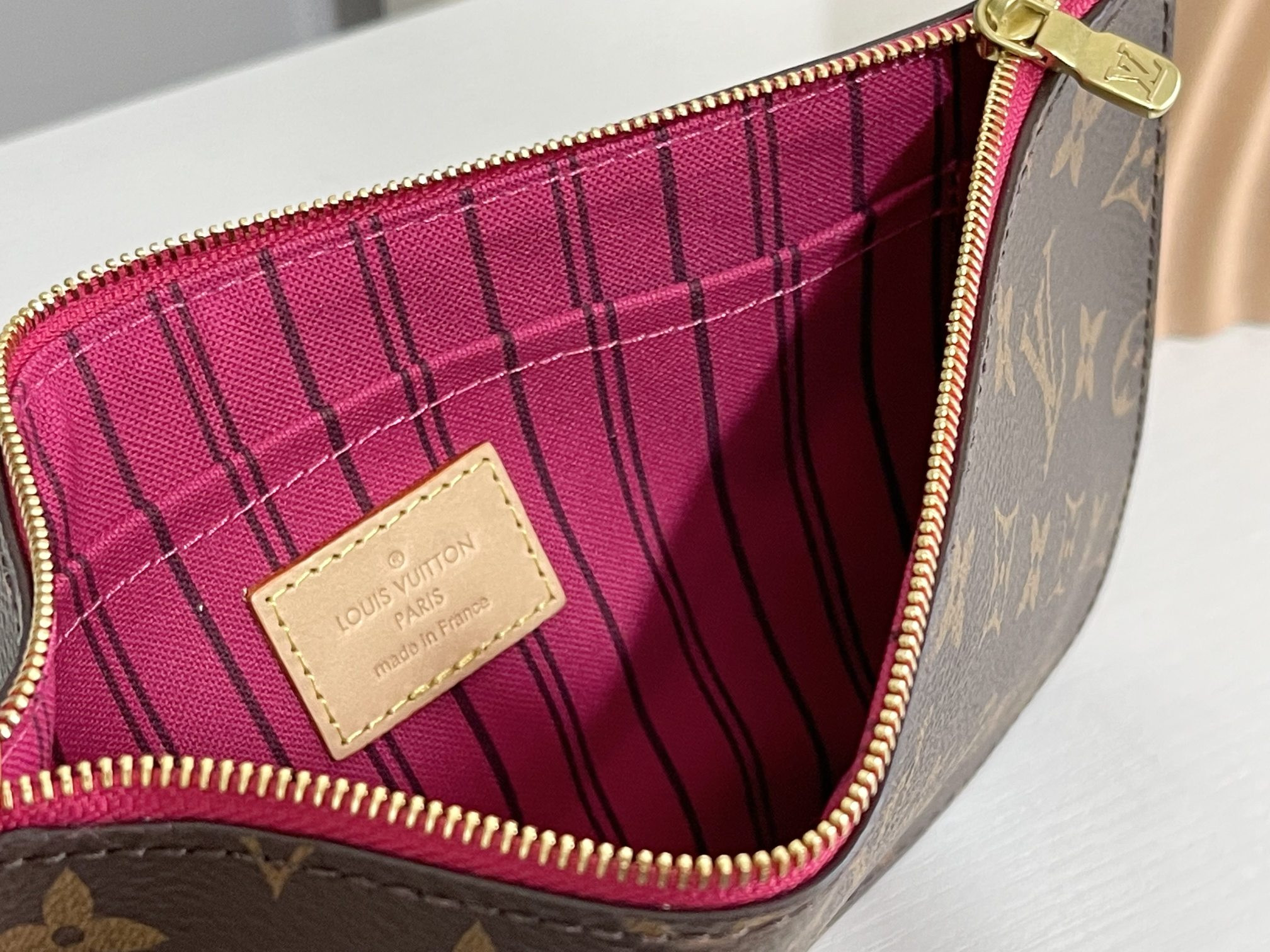 L0*is V*t0n M41178  Neverfull MM 12.6 x 11.4 x 6.7 inches Without Box