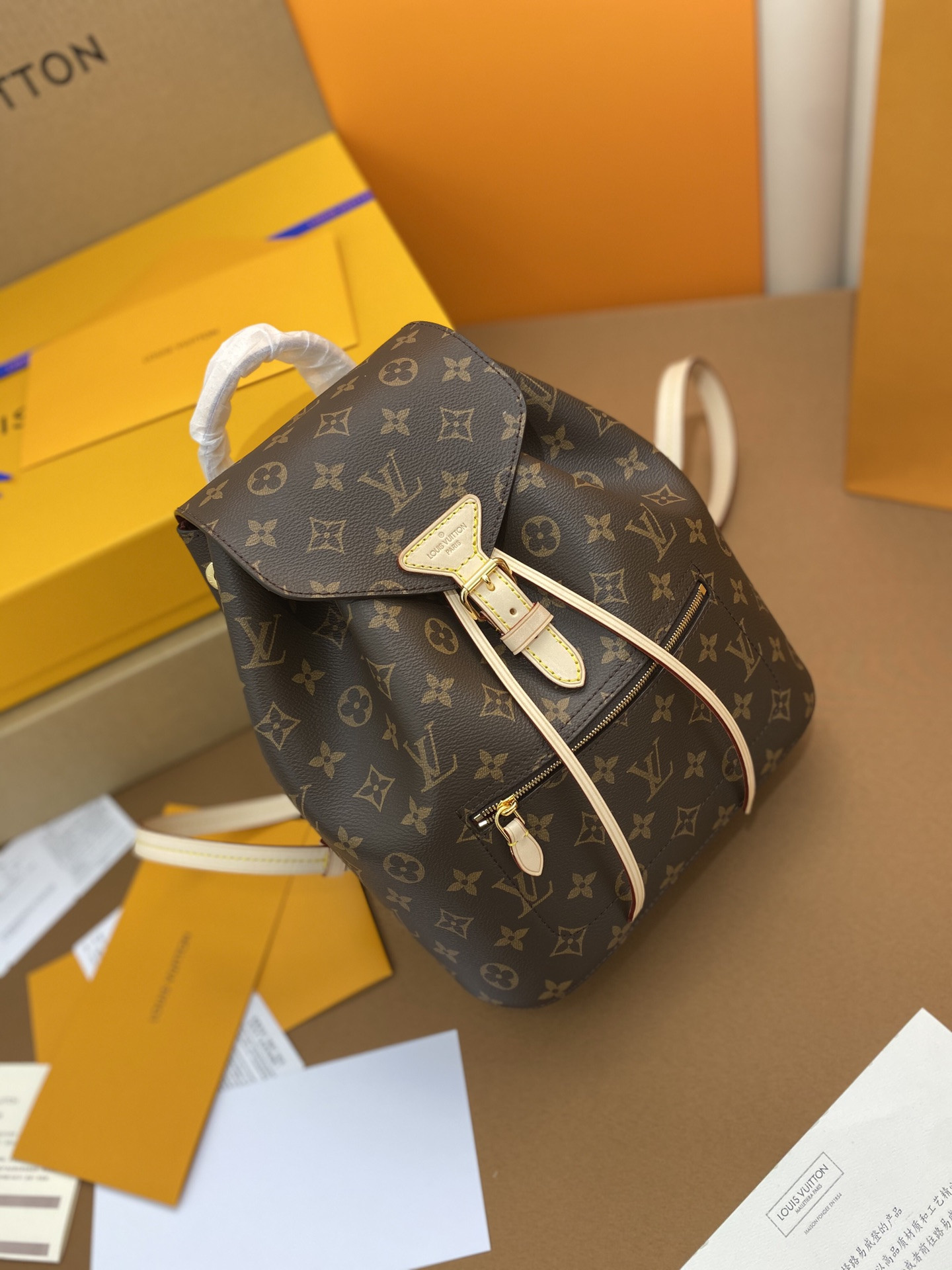 L0*is V*t0n M43431 MONTSOURIS 29 x 25.5 x 9 cm