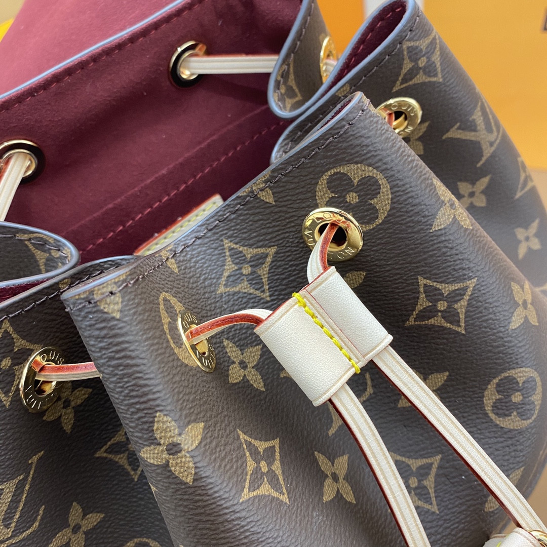 L0*is V*t0n M43431 MONTSOURIS 29 x 25.5 x 9 cm