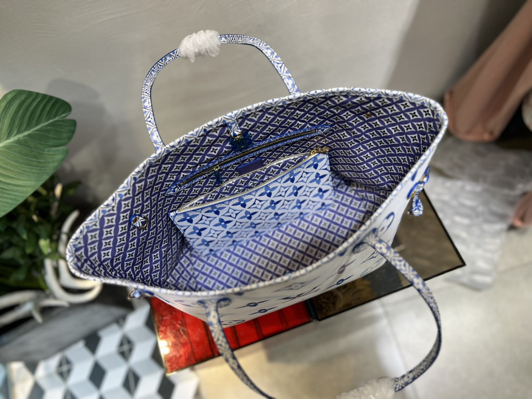 LV M22979  Neverfull MM 12.6 x 11.4 x 6.7 inches Without Box