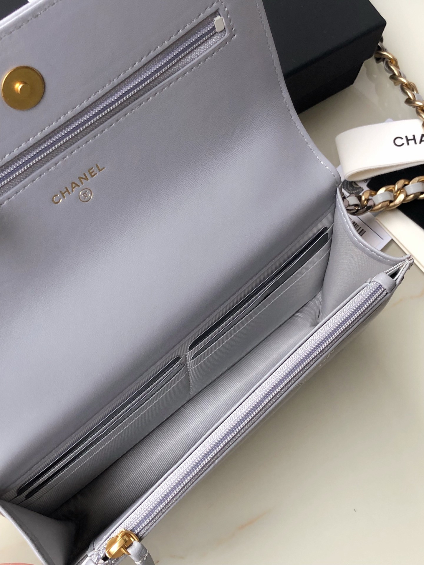 Ch*el CLASSIC WALLET ON CHAIN 4.8 × 7.5 × 1.4 in