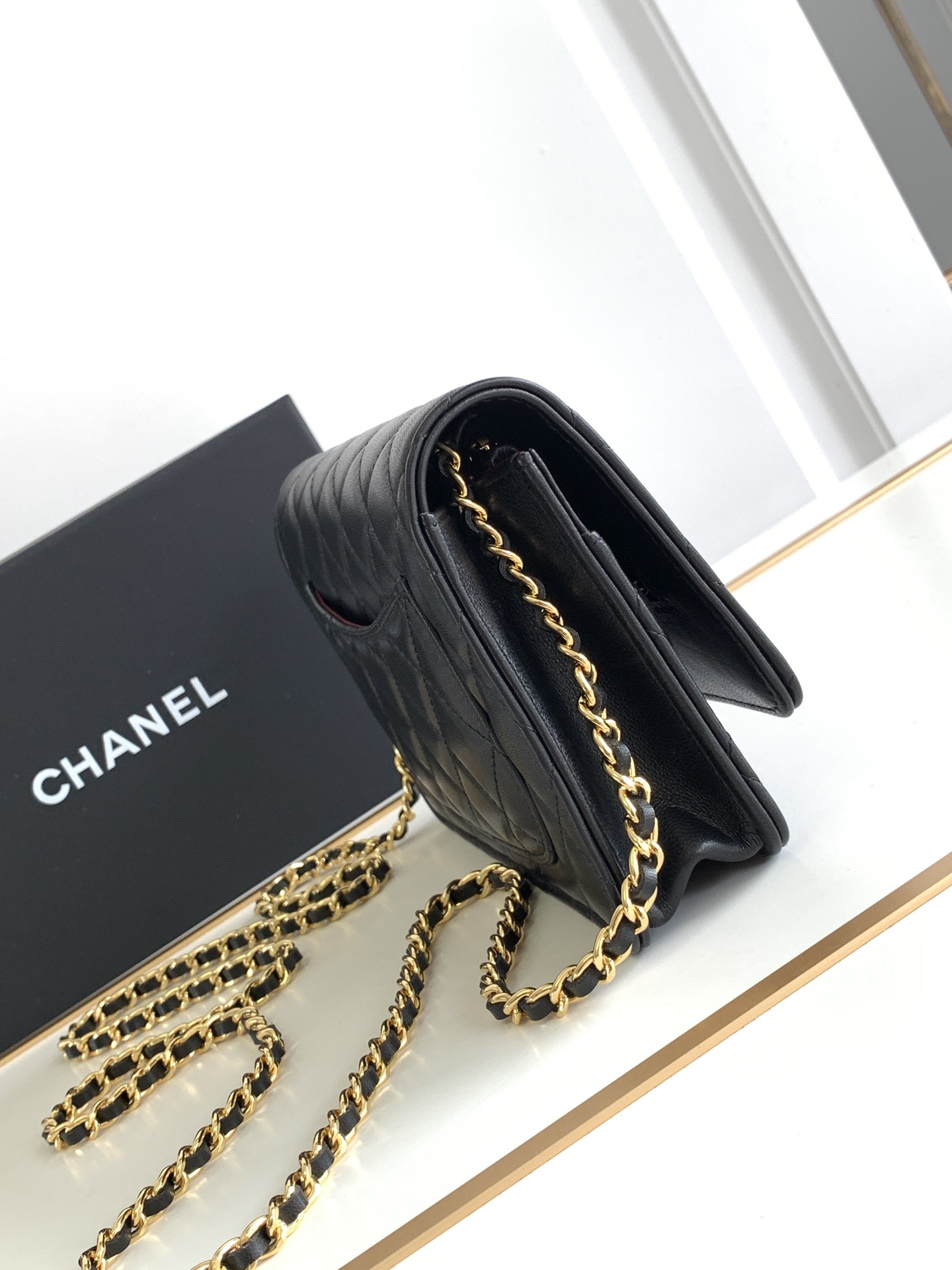 Ch*el CLASSIC WALLET ON CHAIN BLACK 4.8 × 7.5 × 1.4 in