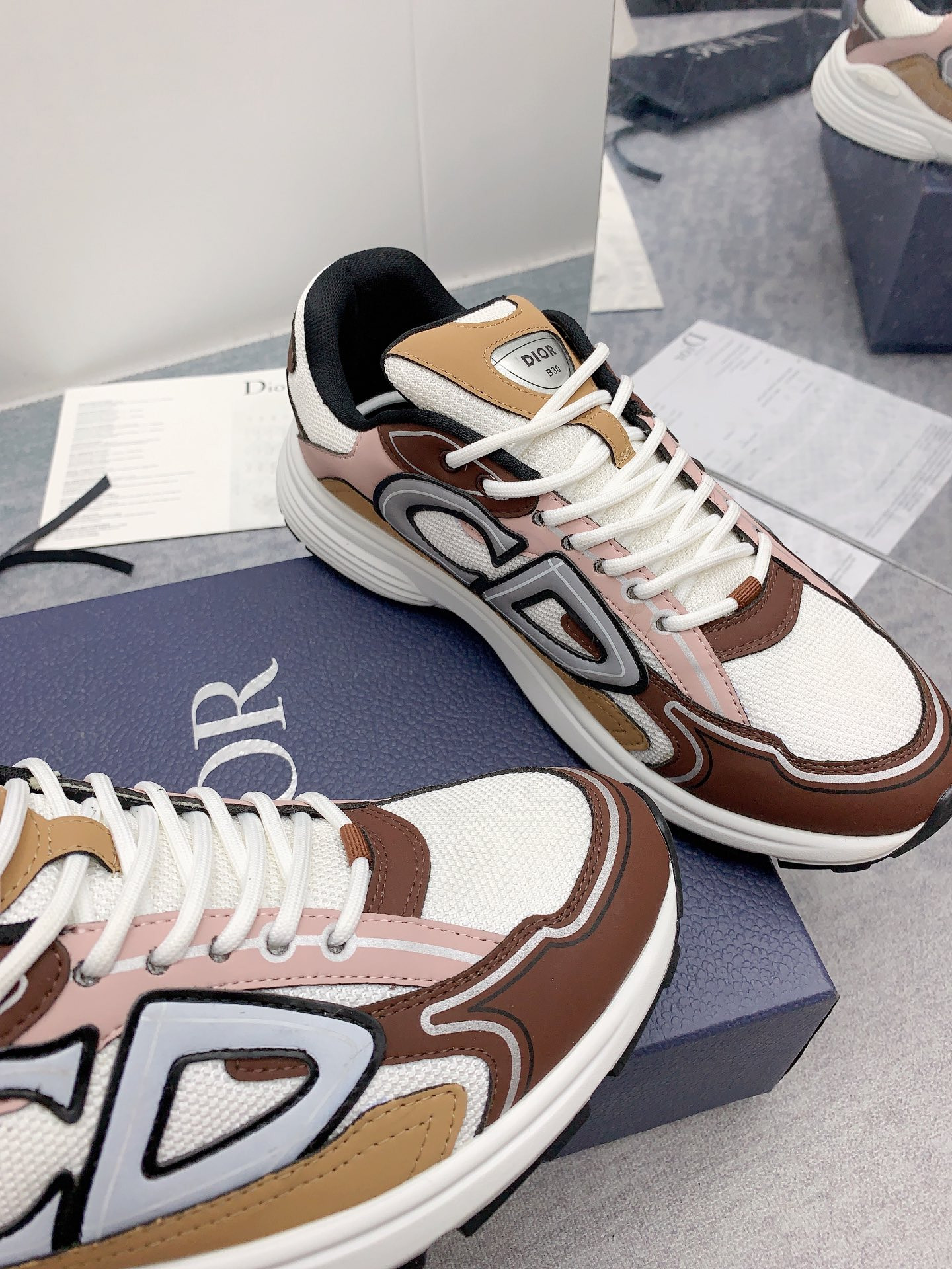 UA D*0r B30 White Brown Beige