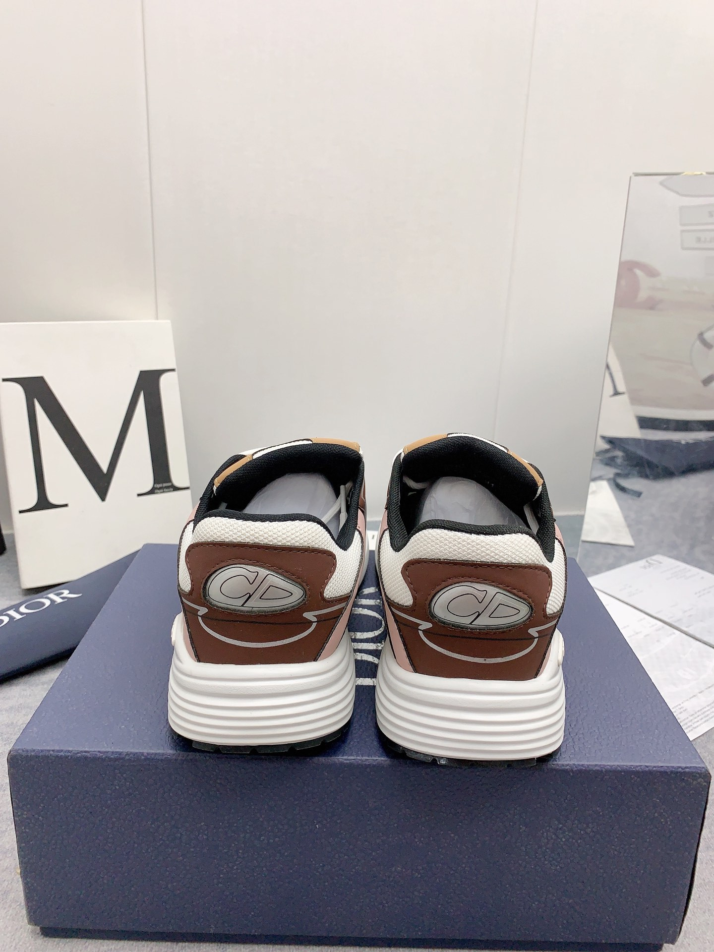 UA D*0r B30 White Brown Beige