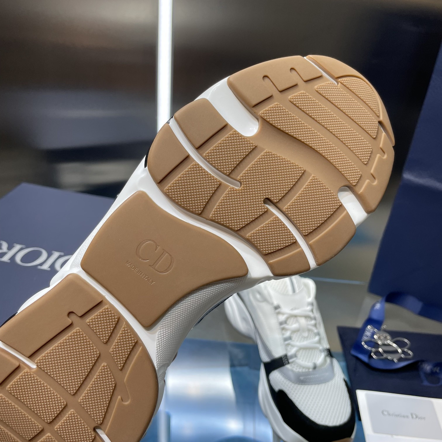 UA D*0r B22 white Sneaker