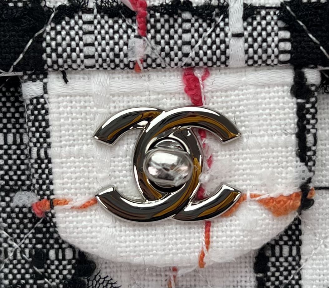 Ch*el CLASSIC 11.12 HANDBAG Tweed & Silver-Tone Metal   6 × 9.9 × 2.5 in