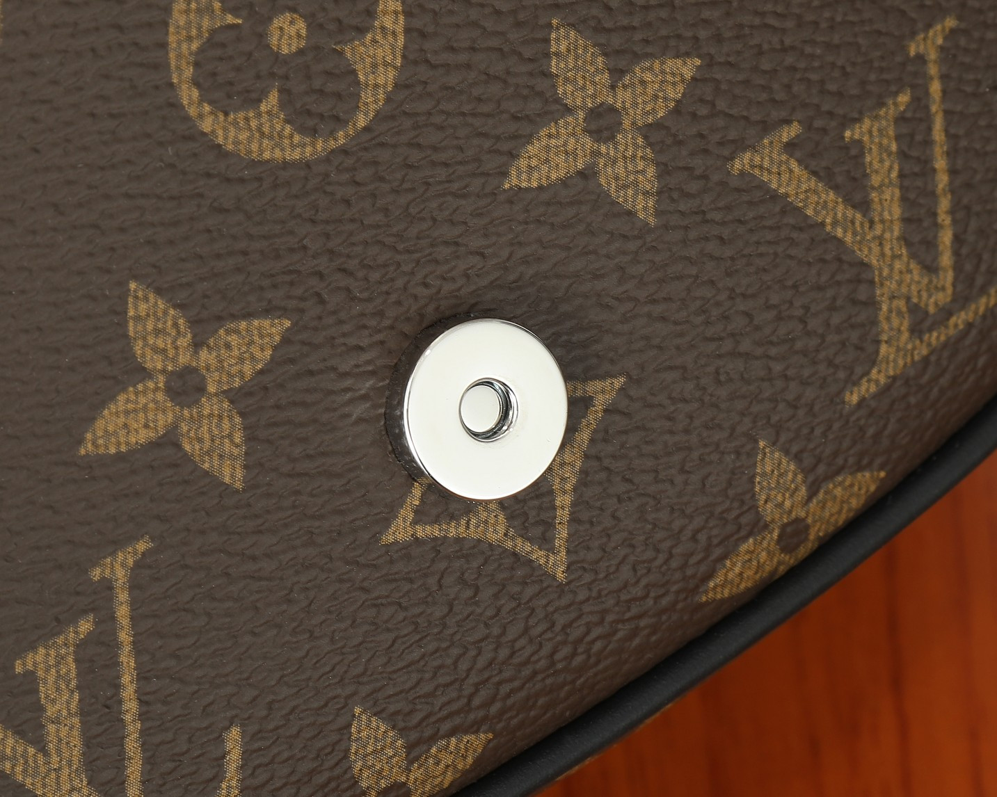 LV Montsouris Messenger PM​ M47060  7.9 x 6.7 x 2.8 inches