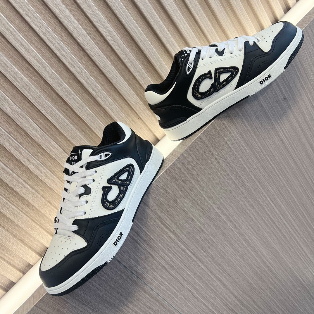 UA D*0r B57 Low-Top Sneaker Black and White