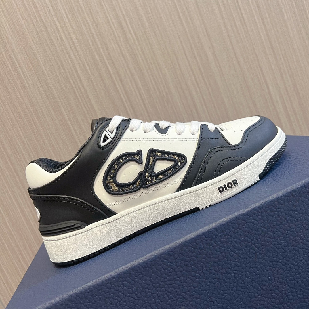 UA D*0r B57 Low-Top Sneaker Black and White