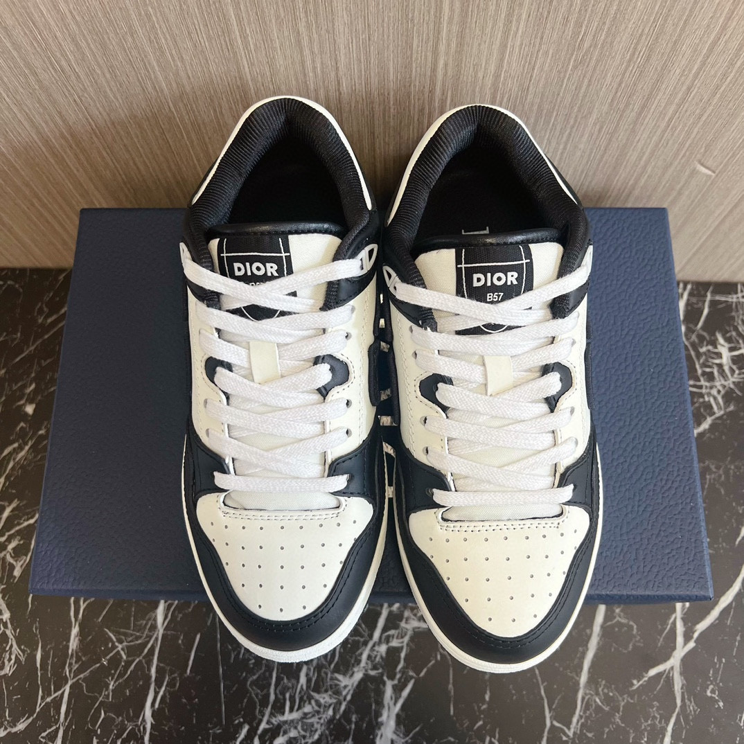 UA D*0r B57 Low-Top Sneaker Black and White