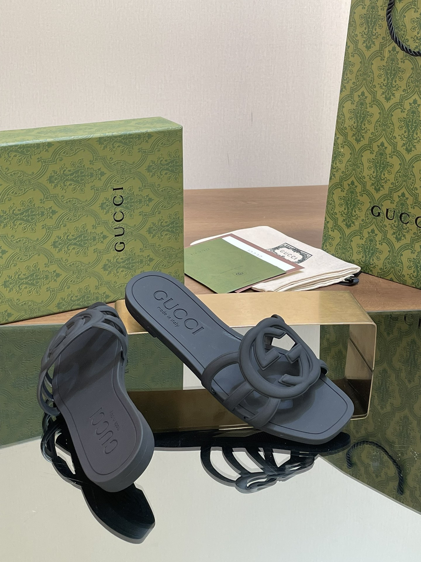 UA G*u*i INTERLOCKING G SLIDE SANDAL Black